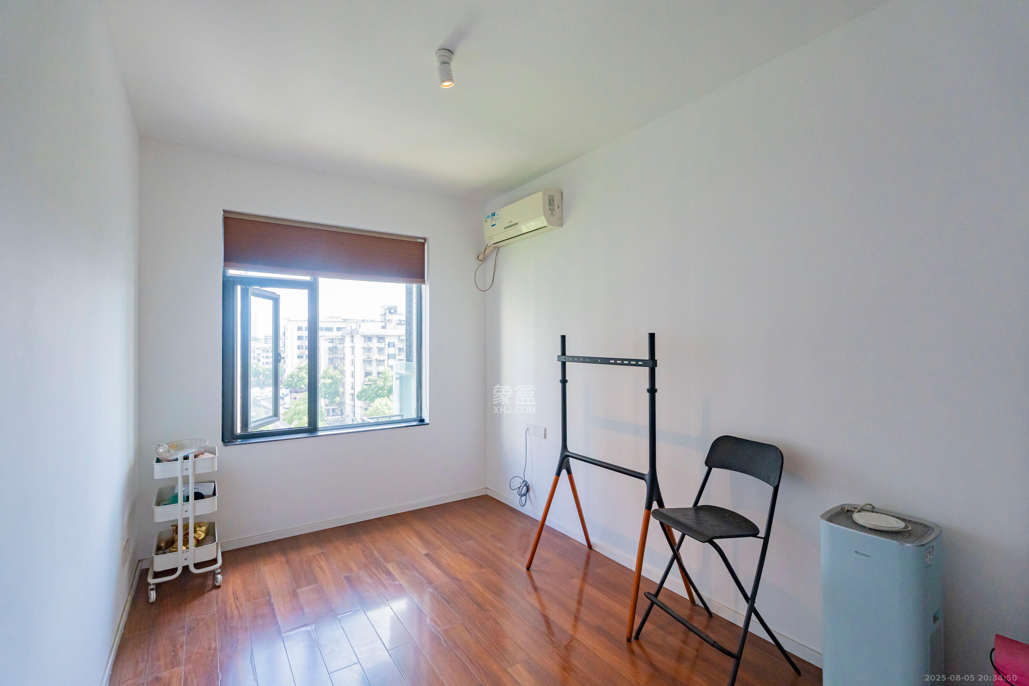 香樟雅郡  4室2厅2卫    125.0万 香樟雅郡  4室2厅2卫    125.0万卧室