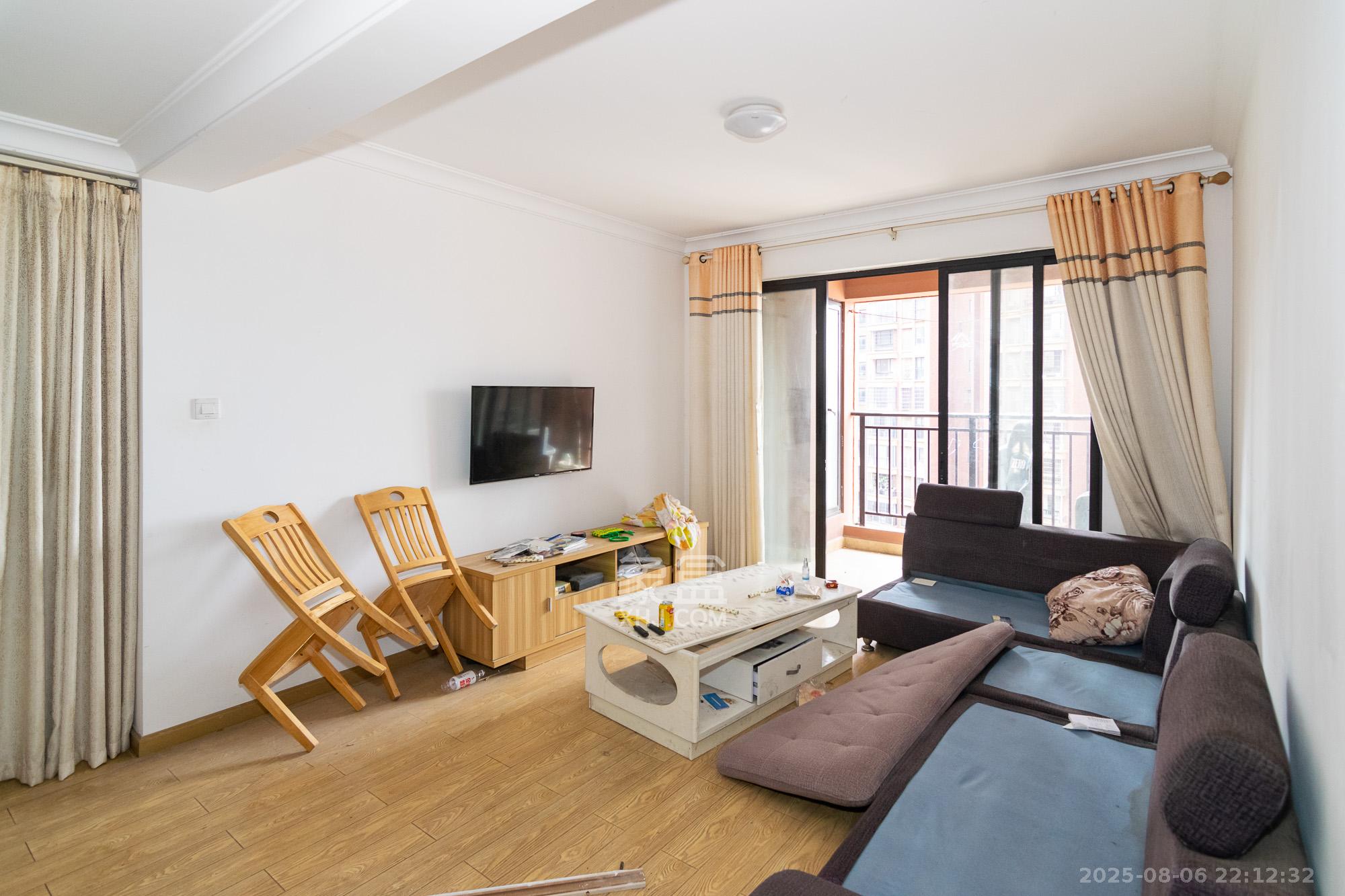 新城国际花都 3室2厅1卫 63.8万 新城国际花都 3室2厅1卫 63.8万客厅