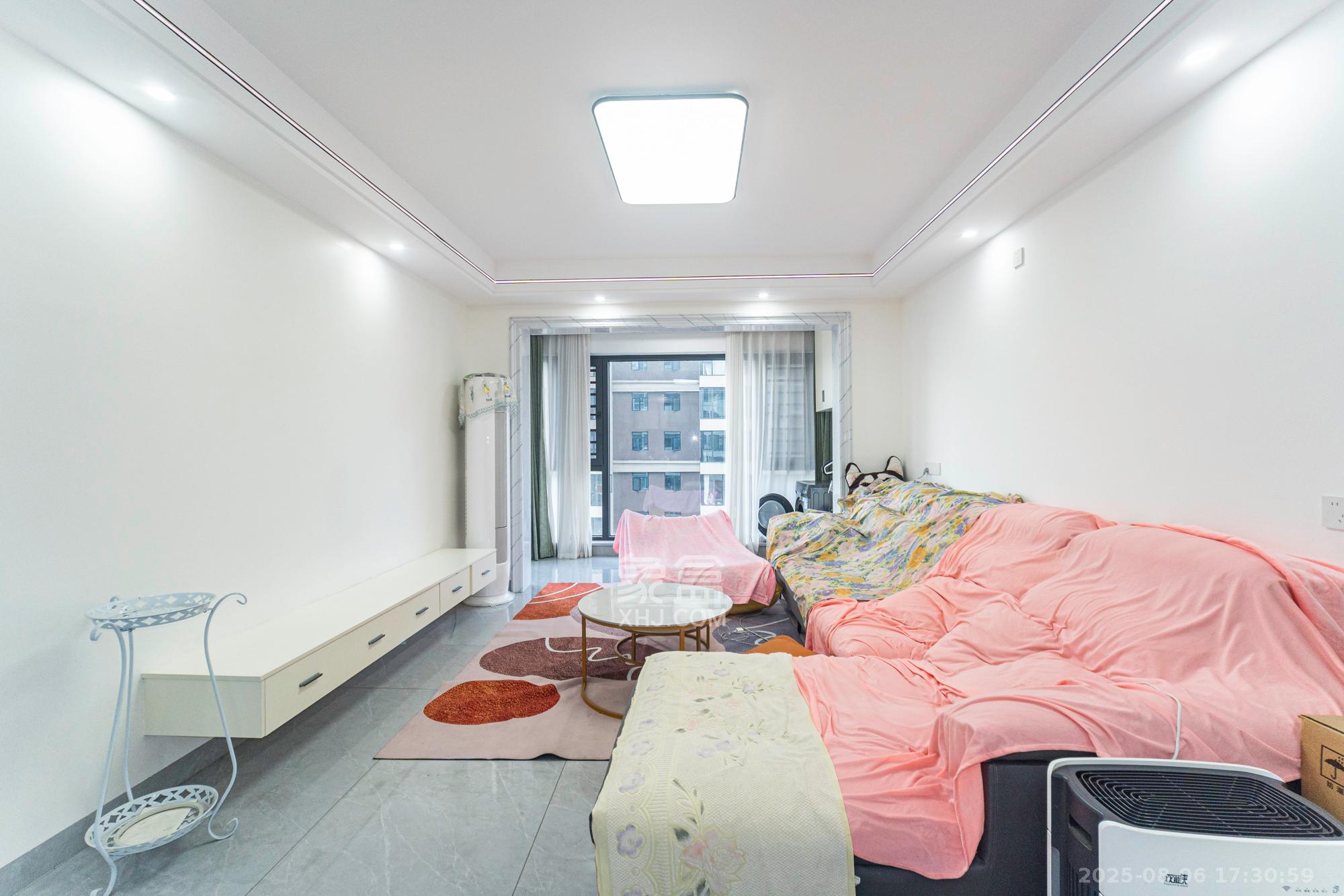 盛地东方芯府 3室2厅1卫 79.8万 盛地东方芯府 3室2厅1卫 79.8万客厅