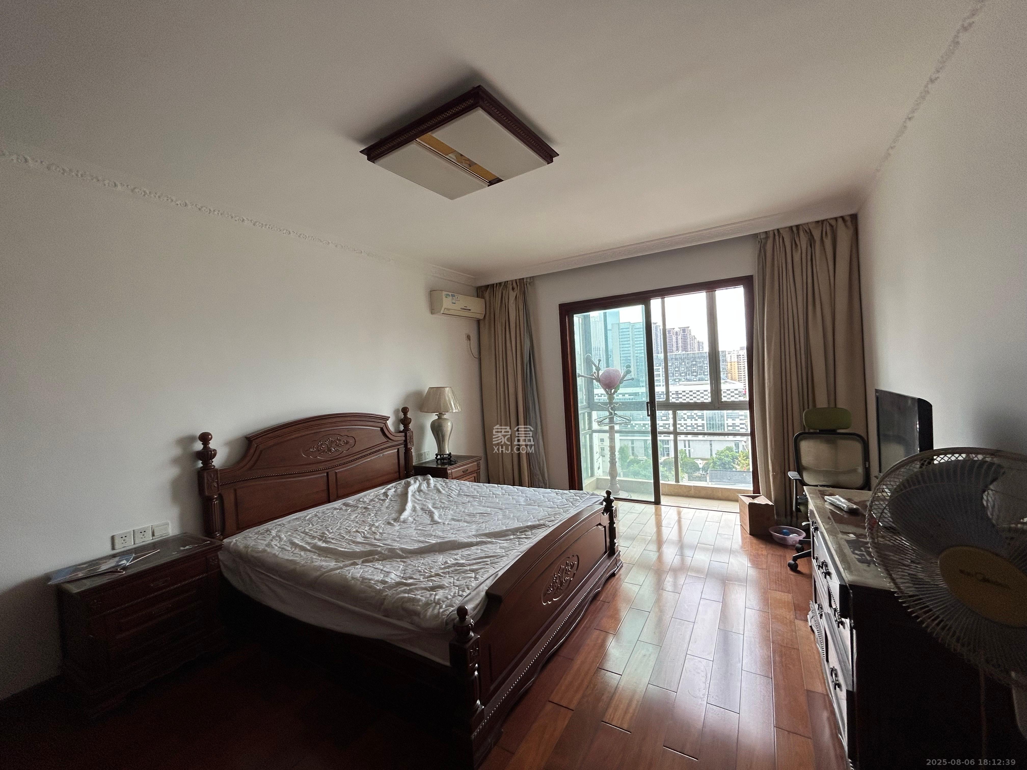 建鸿达华都(华都小户型及大华写字楼) 4室2厅3卫 7000.0元/月 建鸿达华都(华都小户型及大华写字楼) 4室2厅3卫 7000.0元/月室内图