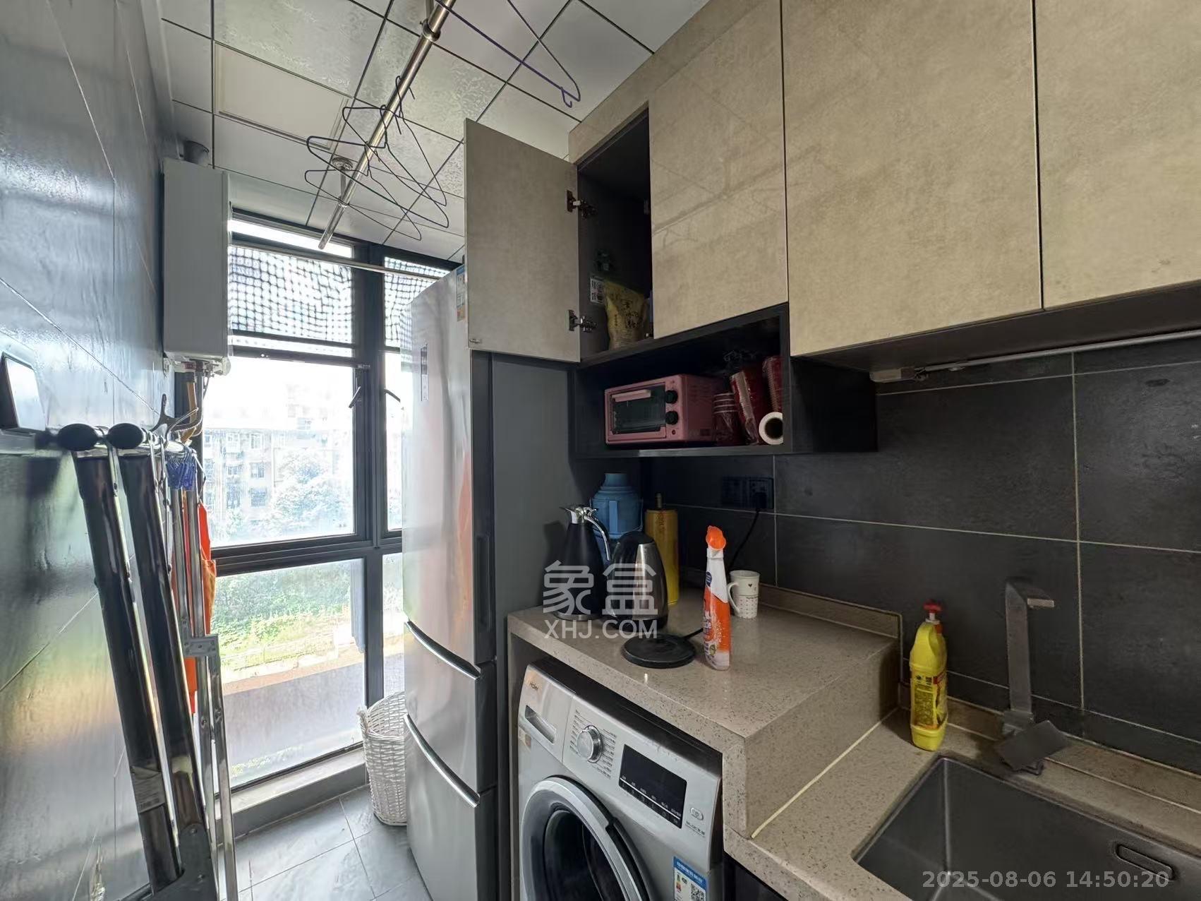 荣悦台 2室1厅1卫 3300.0元/月 荣悦台 2室1厅1卫 3300.0元/月室内图