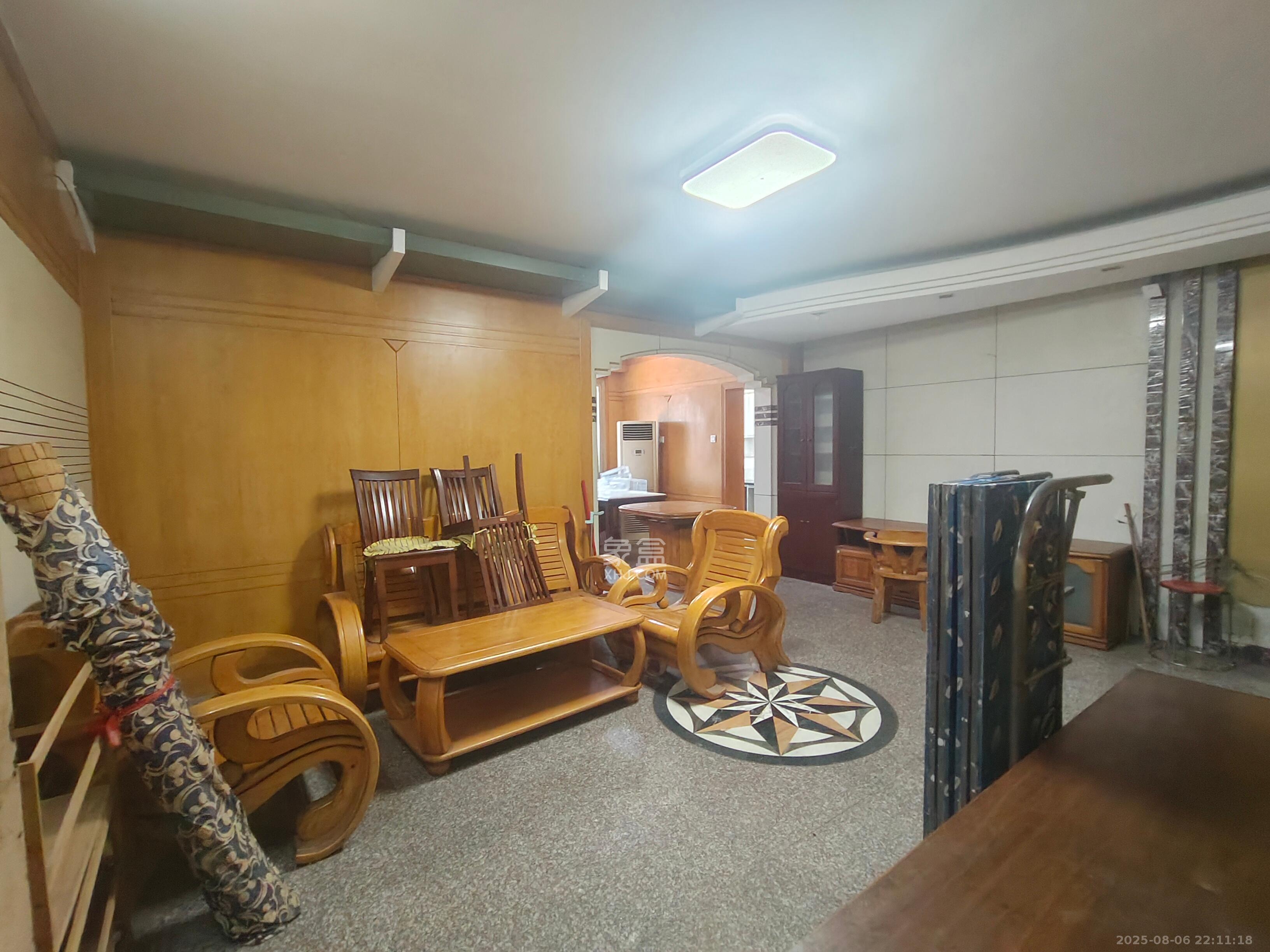 振业小区  3室1厅2卫    2000.0元/月 振业小区  3室1厅2卫    2000.0元/月