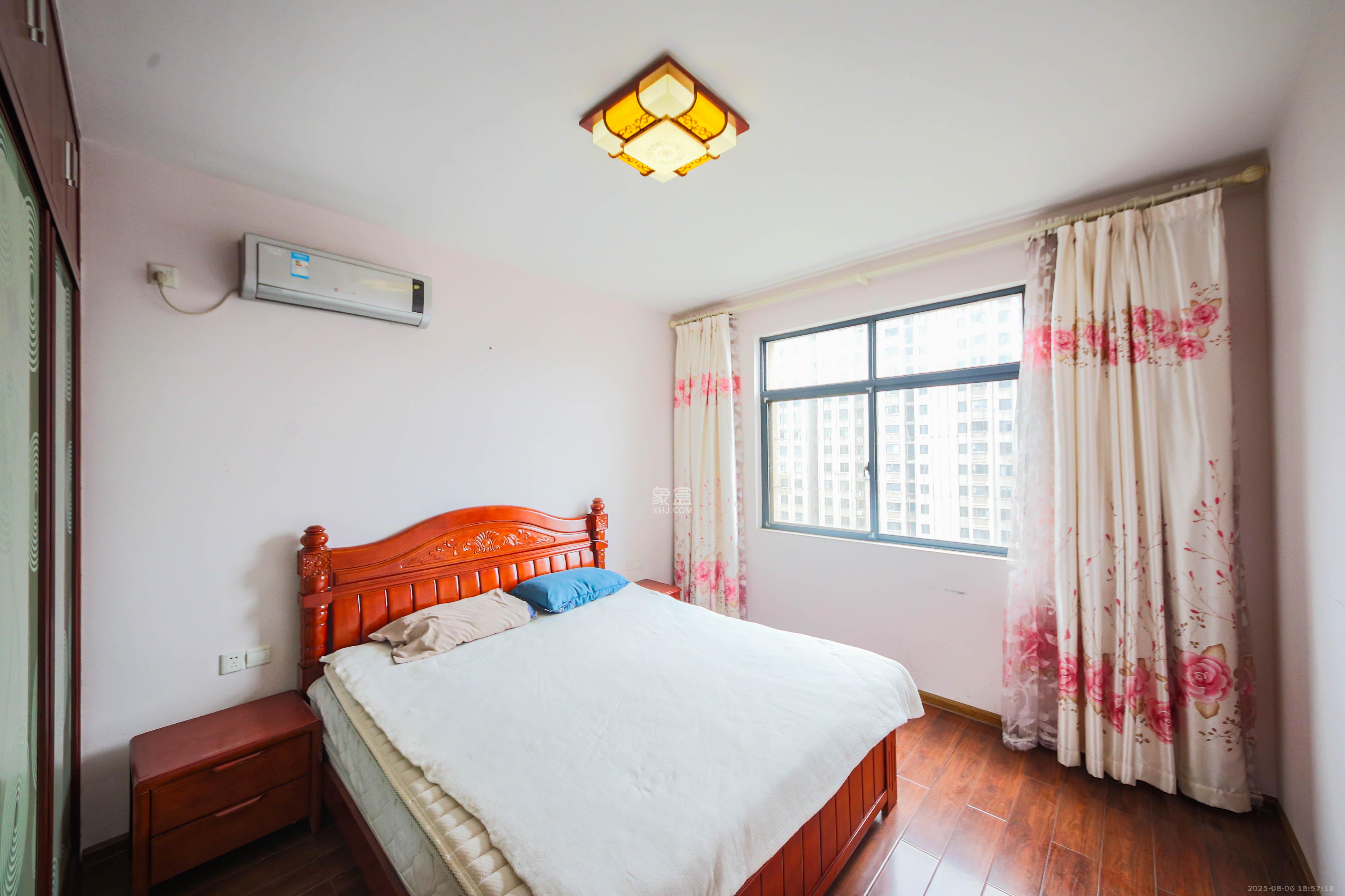 青园 3室2厅2卫 140.0万 青园 3室2厅2卫 140.0万卧室