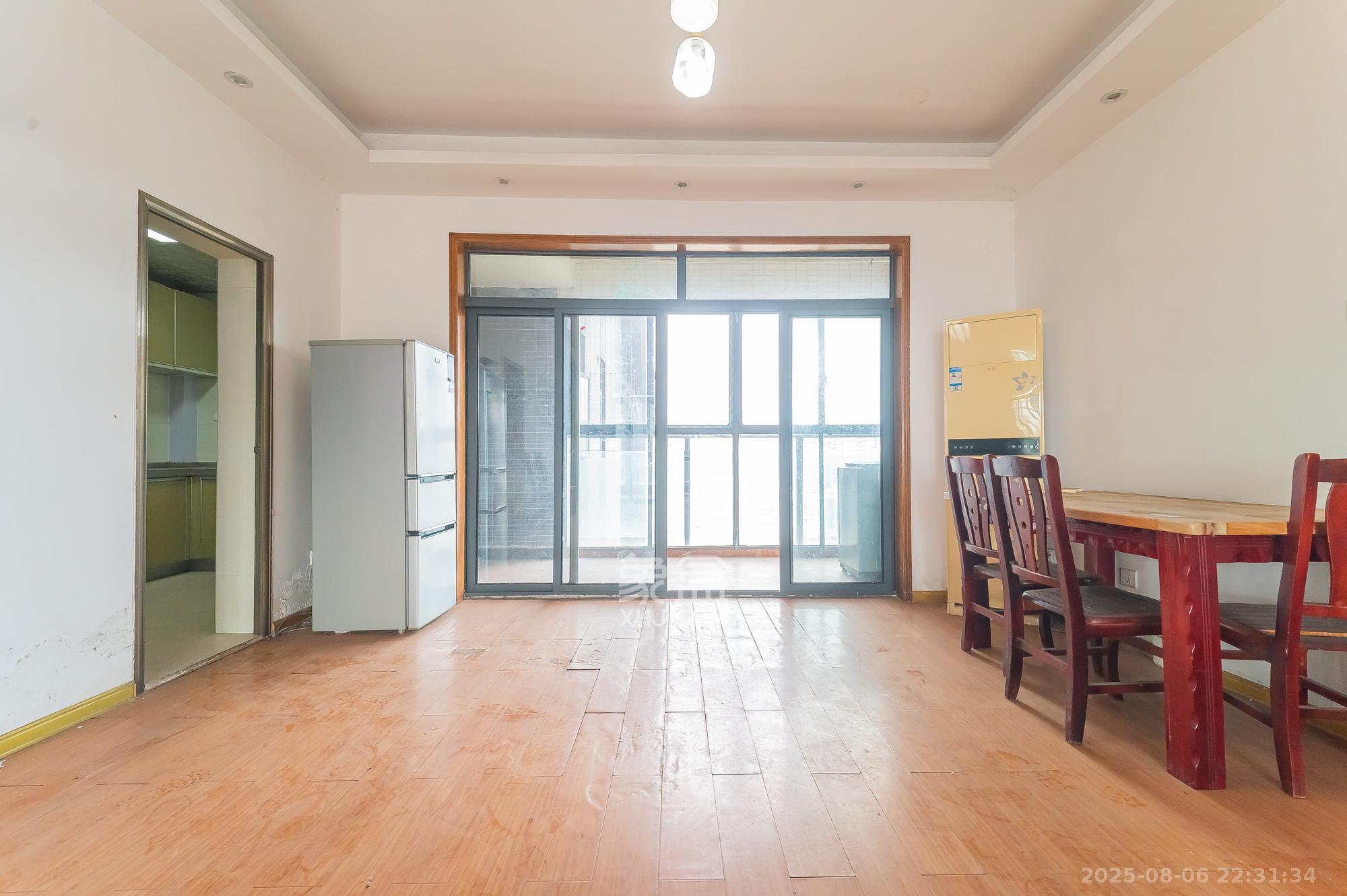 恒基凯旋门一二期  4室2厅2卫    139.0万 恒基凯旋门一二期  4室2厅2卫    139.0万客厅