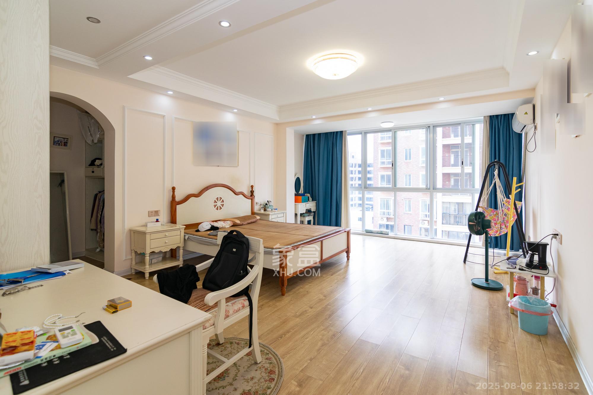 普瑞斯堡 6室2厅3卫 200.0万 普瑞斯堡 6室2厅3卫 200.0万卧室