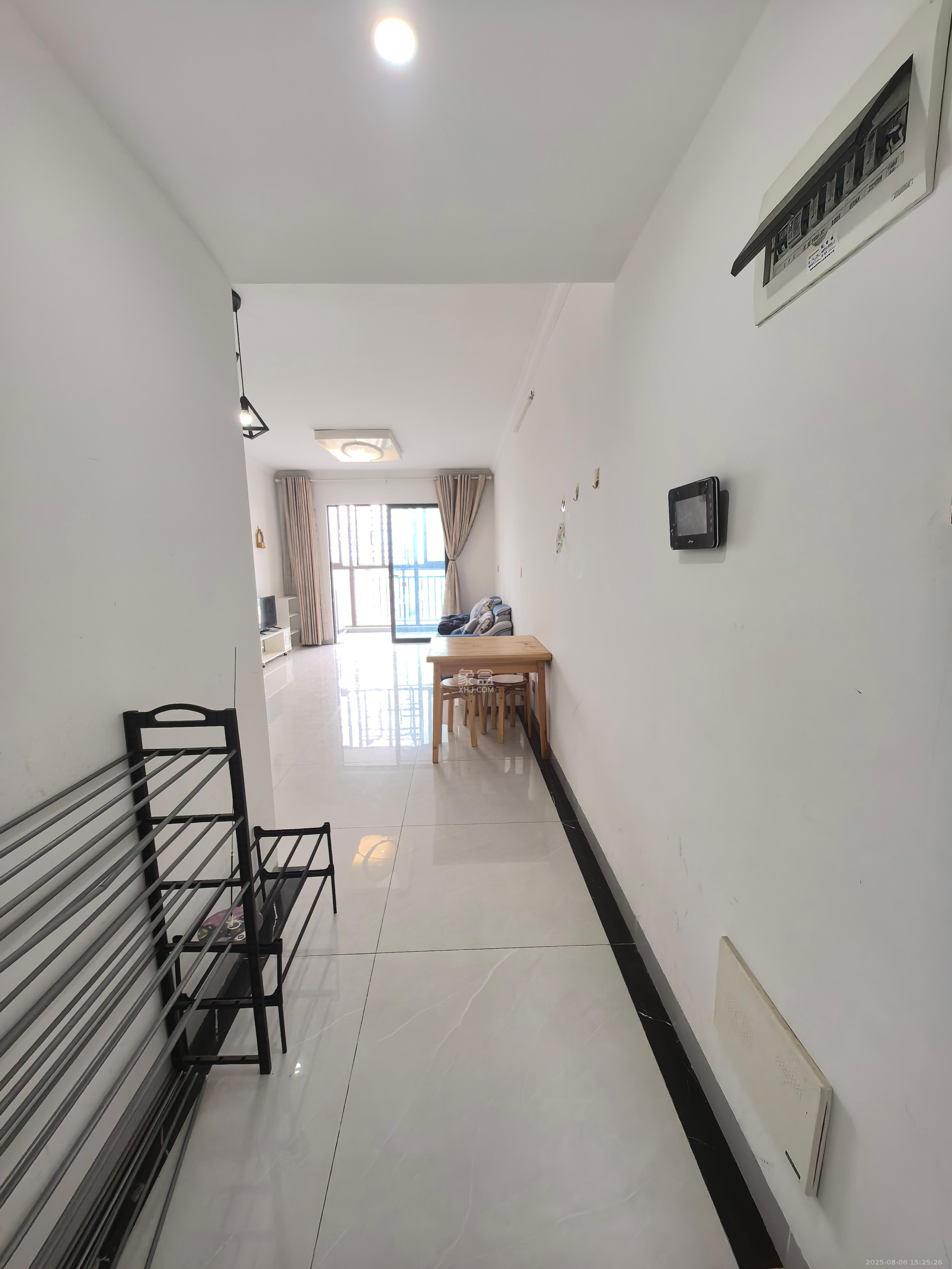 华润置地广场二期 3室2厅2卫 2100.0元/月 华润置地广场二期 3室2厅2卫 2100.0元/月室内图