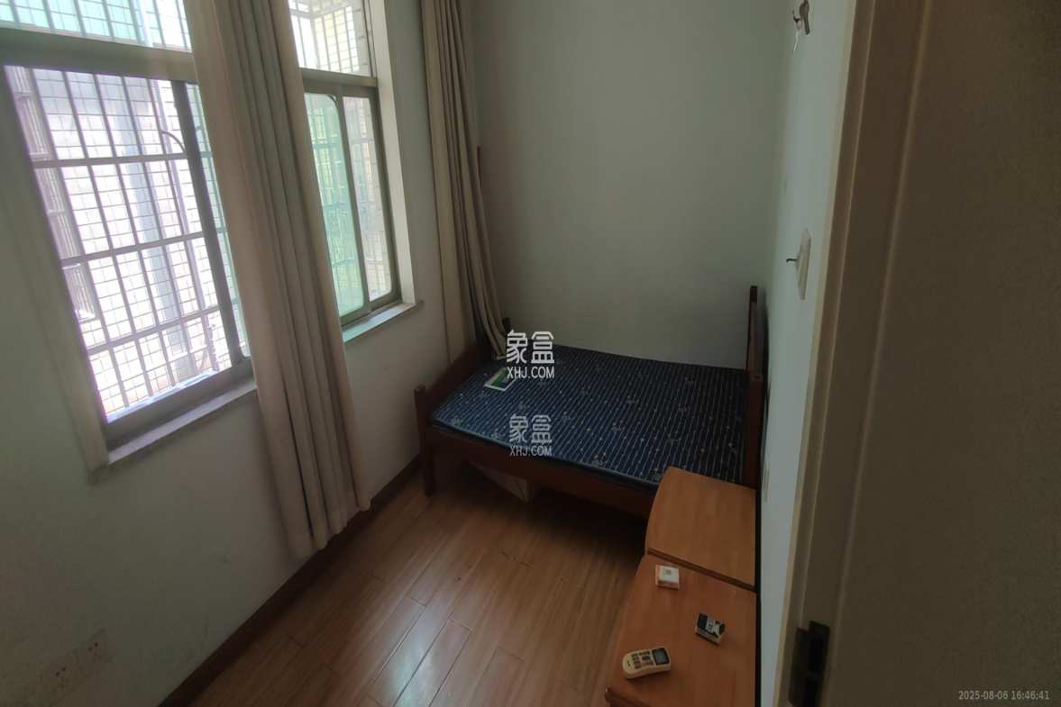 青青家园 3室2厅2卫 1600.0元/月 青青家园 3室2厅2卫 1600.0元/月室内图