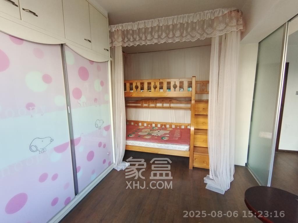 阳光100二期  4室2厅2卫   3800.00元/月