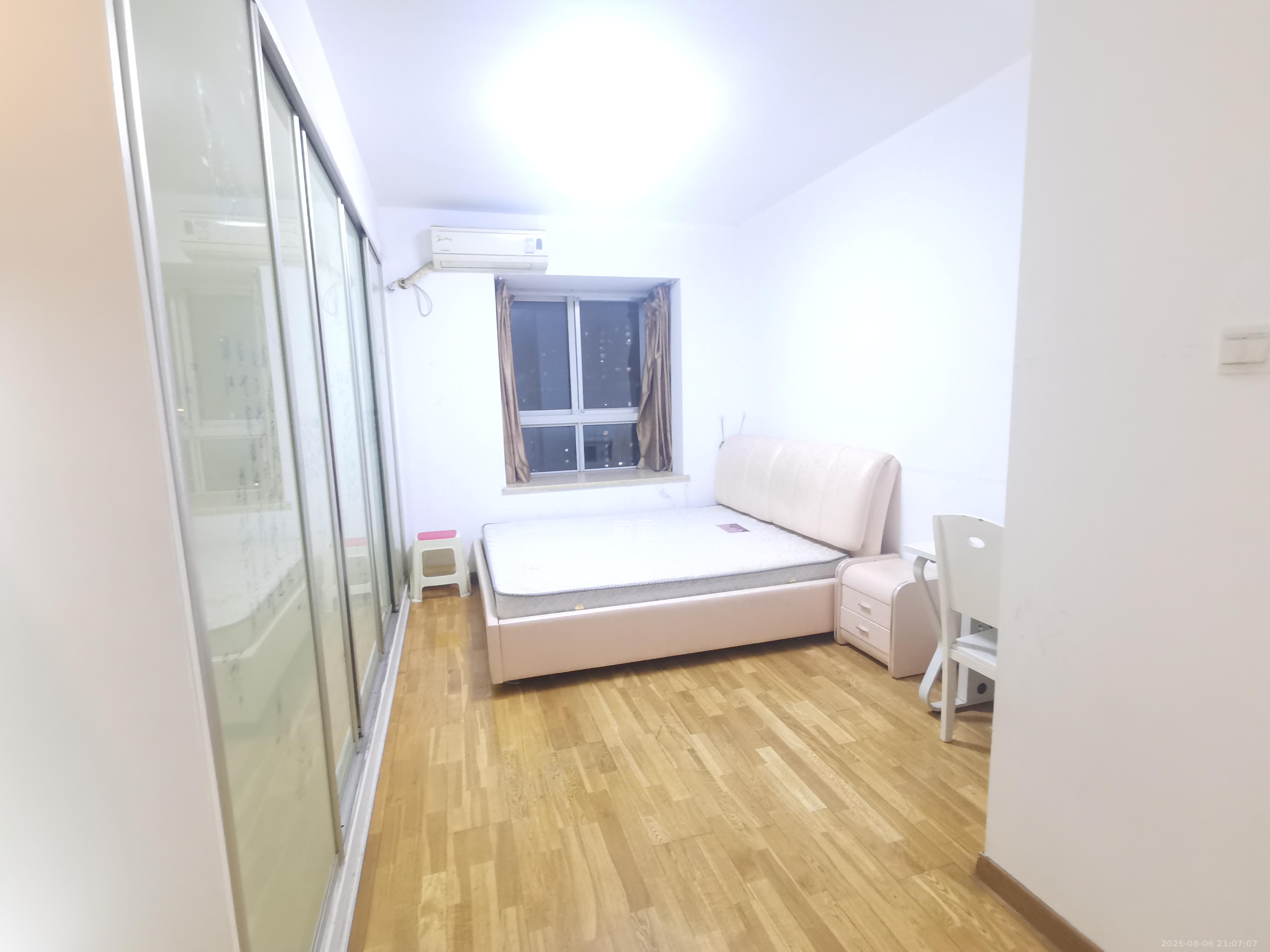 一品东庭  3室2厅2卫   2800.00元/月室内图