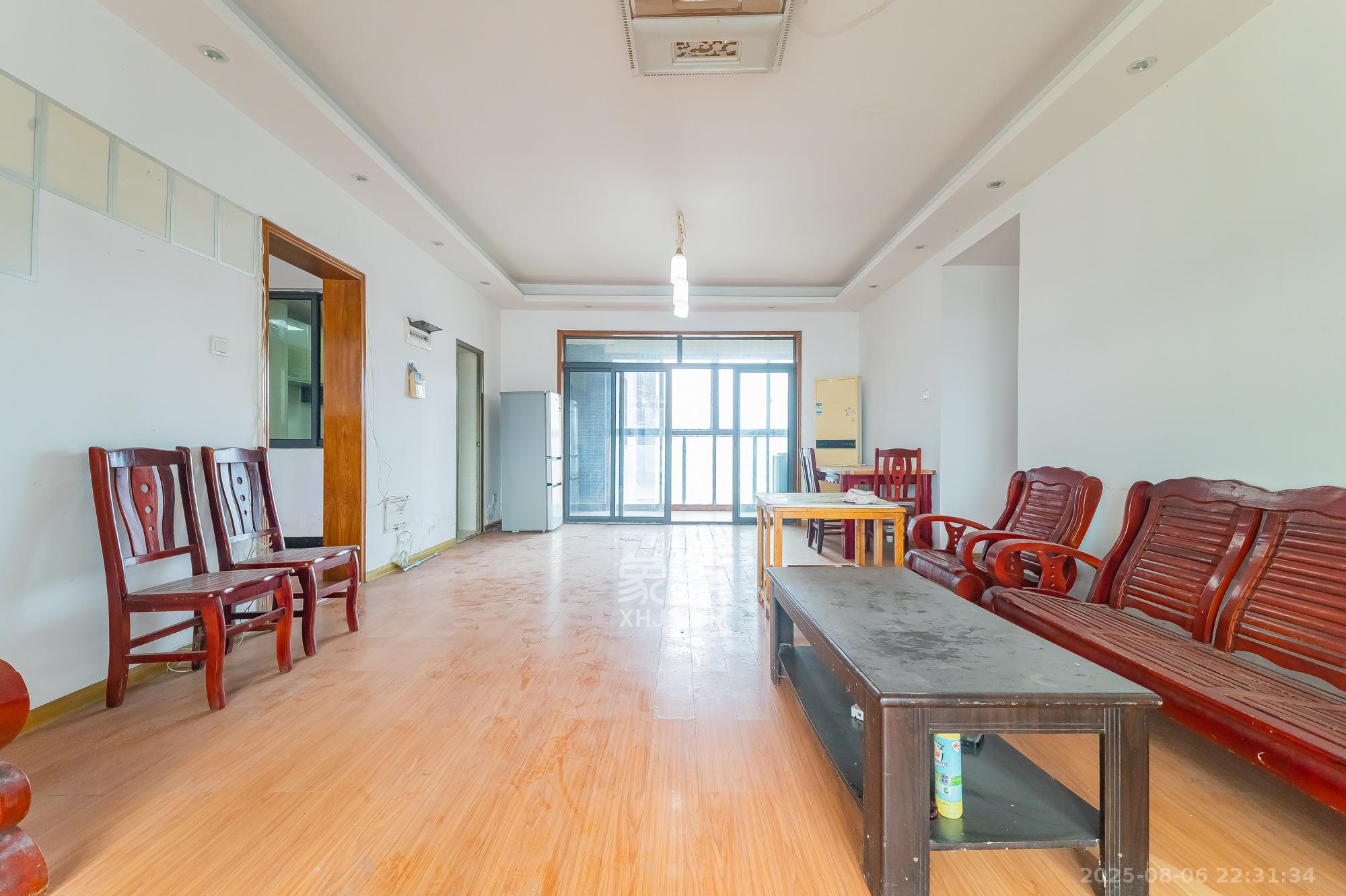 恒基凯旋门一二期  4室2厅2卫    139.0万 恒基凯旋门一二期  4室2厅2卫    139.0万客厅