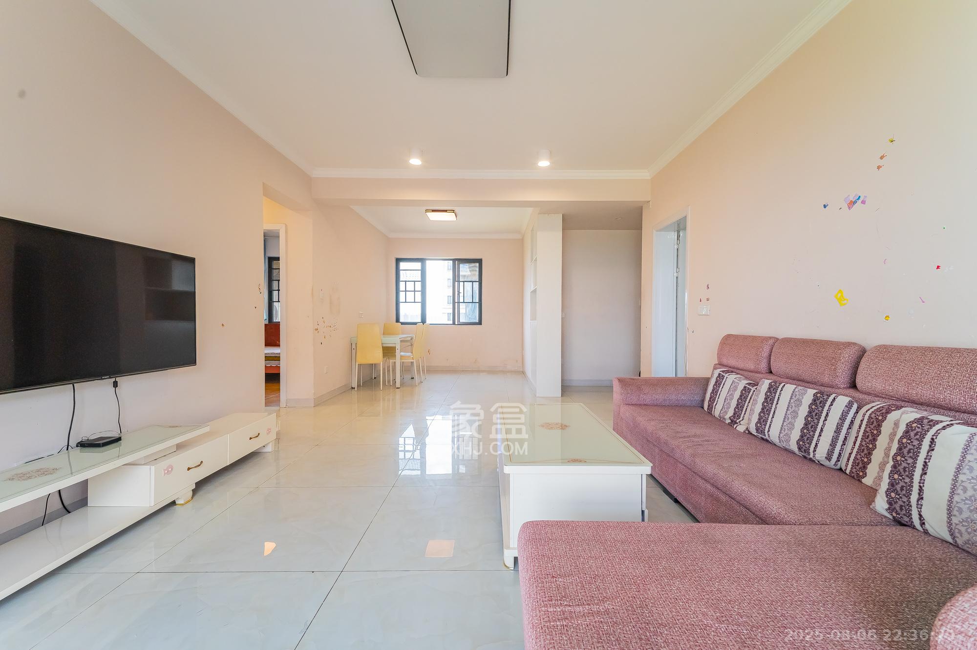 深业睿城 3室2厅2卫 92.0万 深业睿城 3室2厅2卫 92.0万客厅