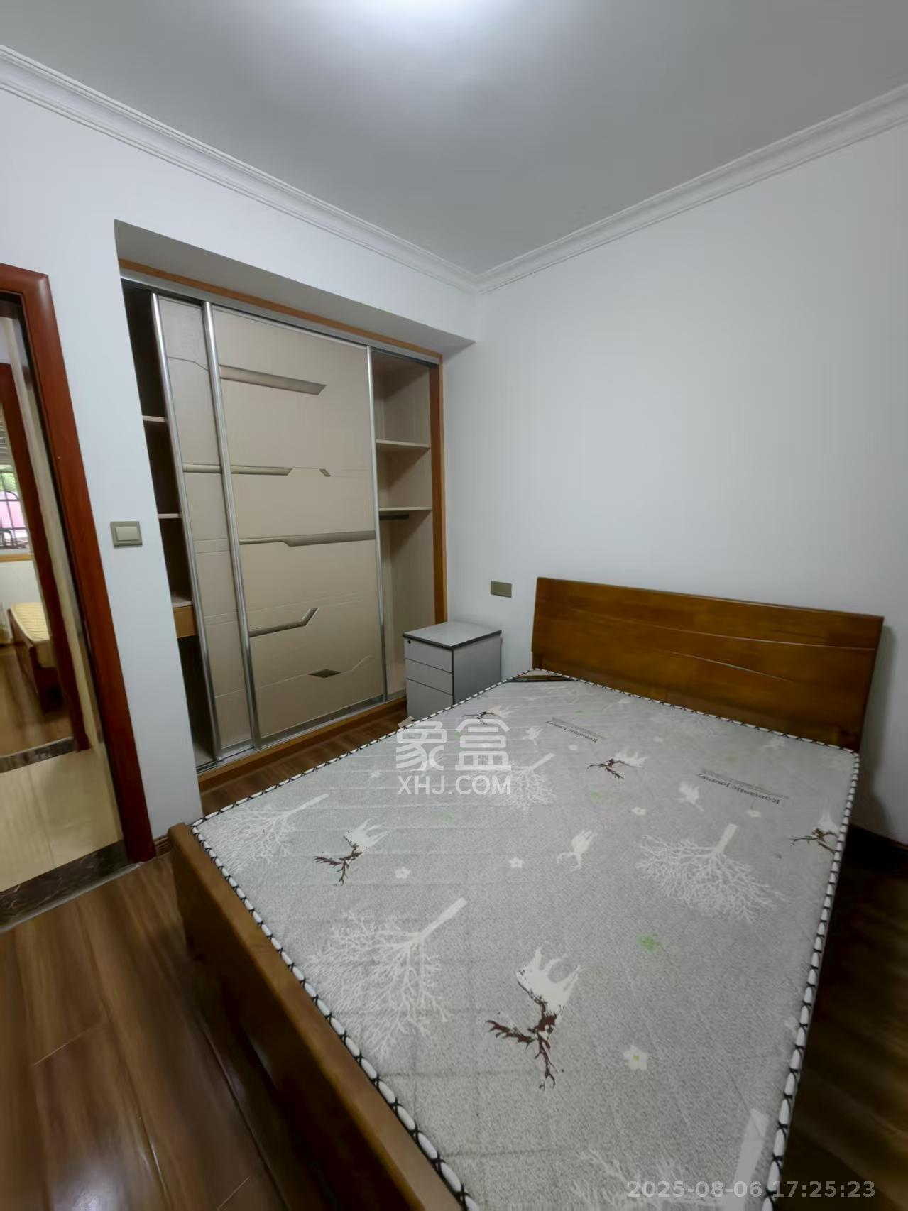 麓谷锦和园 3室2厅1卫 2200.0元/月 麓谷锦和园 3室2厅1卫 2200.0元/月室内图