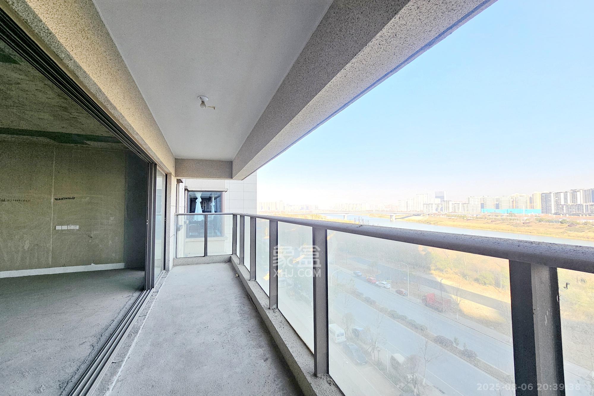 阳光城尚东湾凌云府 4室2厅2卫 185.0万 阳光城尚东湾凌云府 4室2厅2卫 185.0万阳台