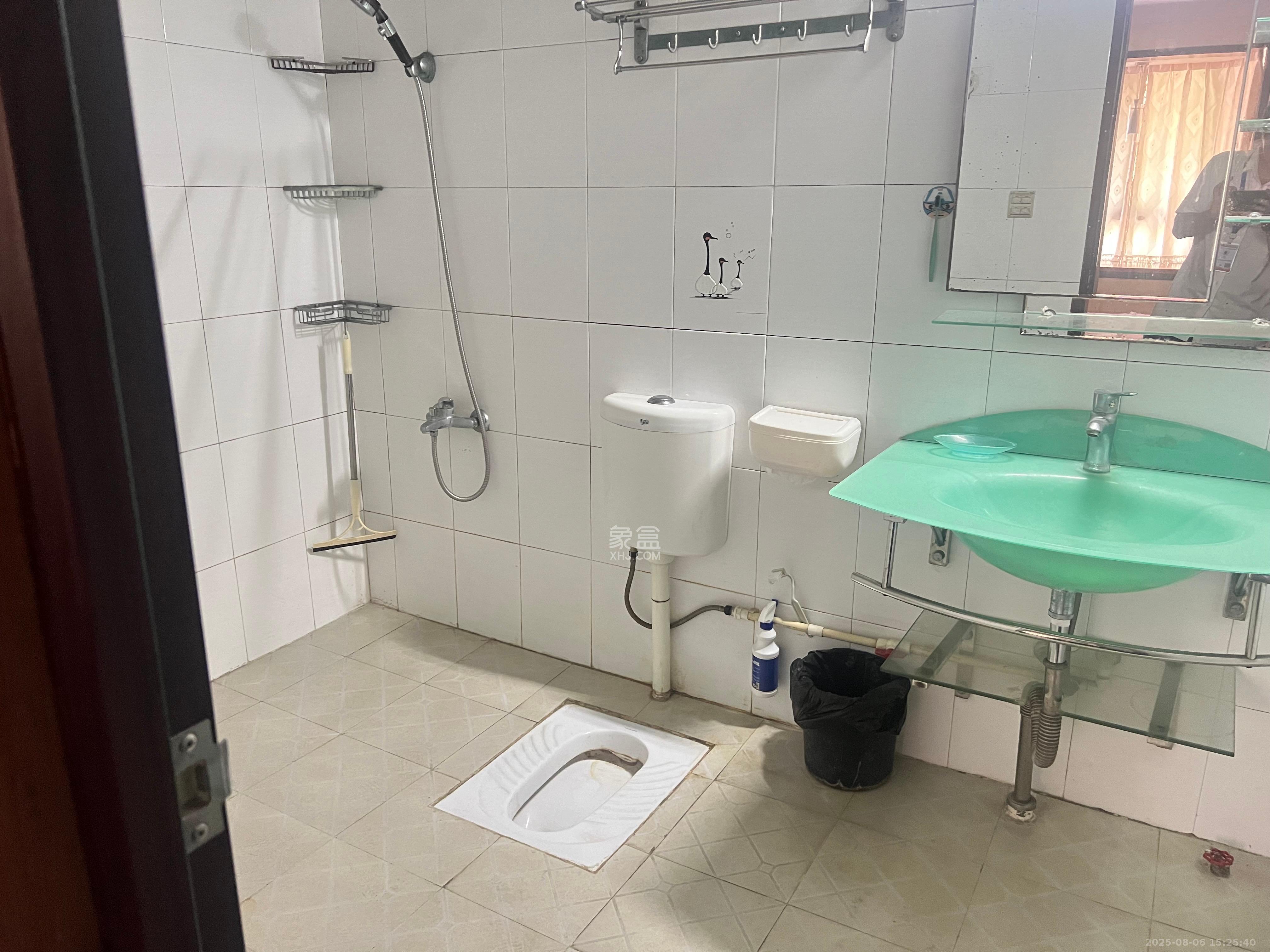 鑫园 3室1厅1卫 2300.0元/月 鑫园 3室1厅1卫 2300.0元/月室内图