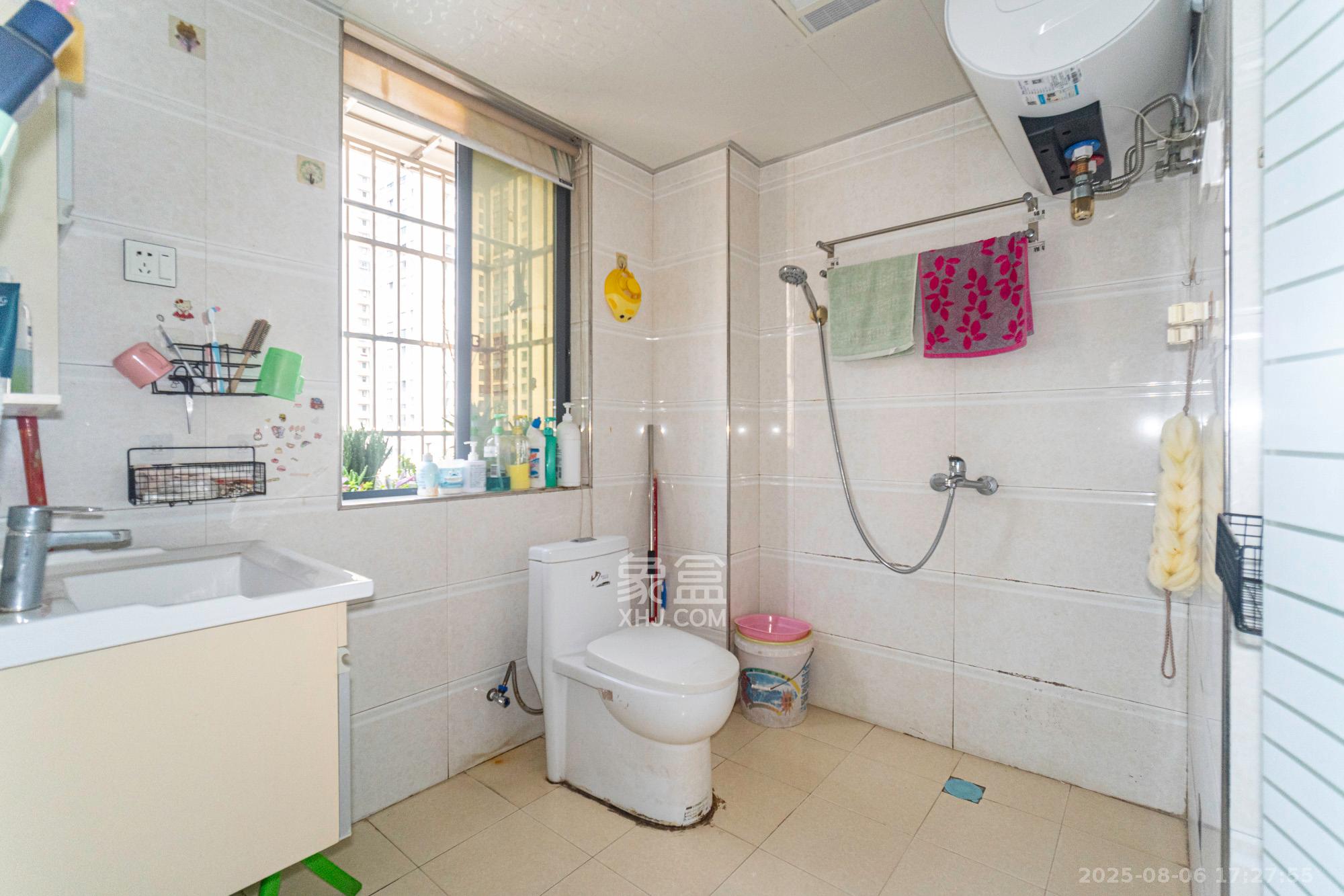 花样年华  4室2厅2卫    90.0万 花样年华  4室2厅2卫    90.0万卫生间