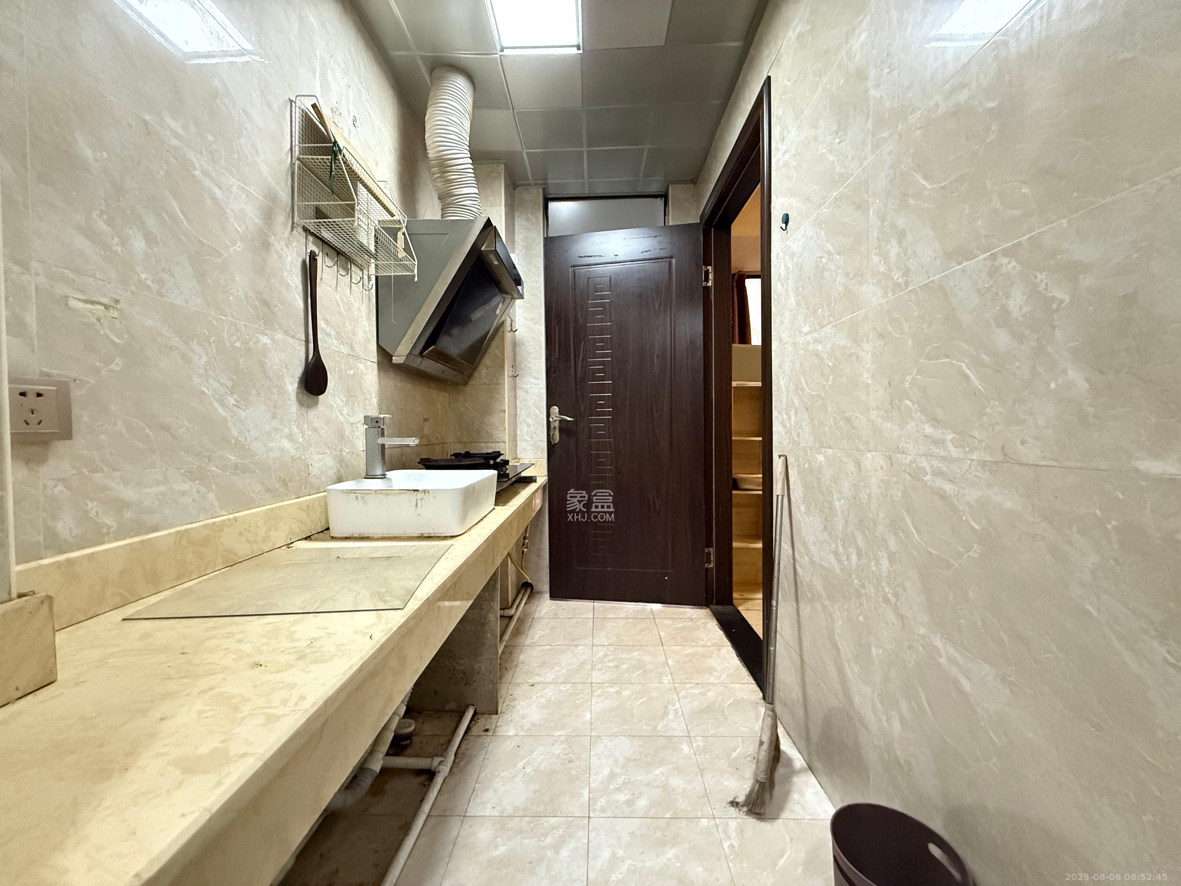 凯轩云顶  1室1厅1卫    1300.0元/月 凯轩云顶  1室1厅1卫    1300.0元/月室内图