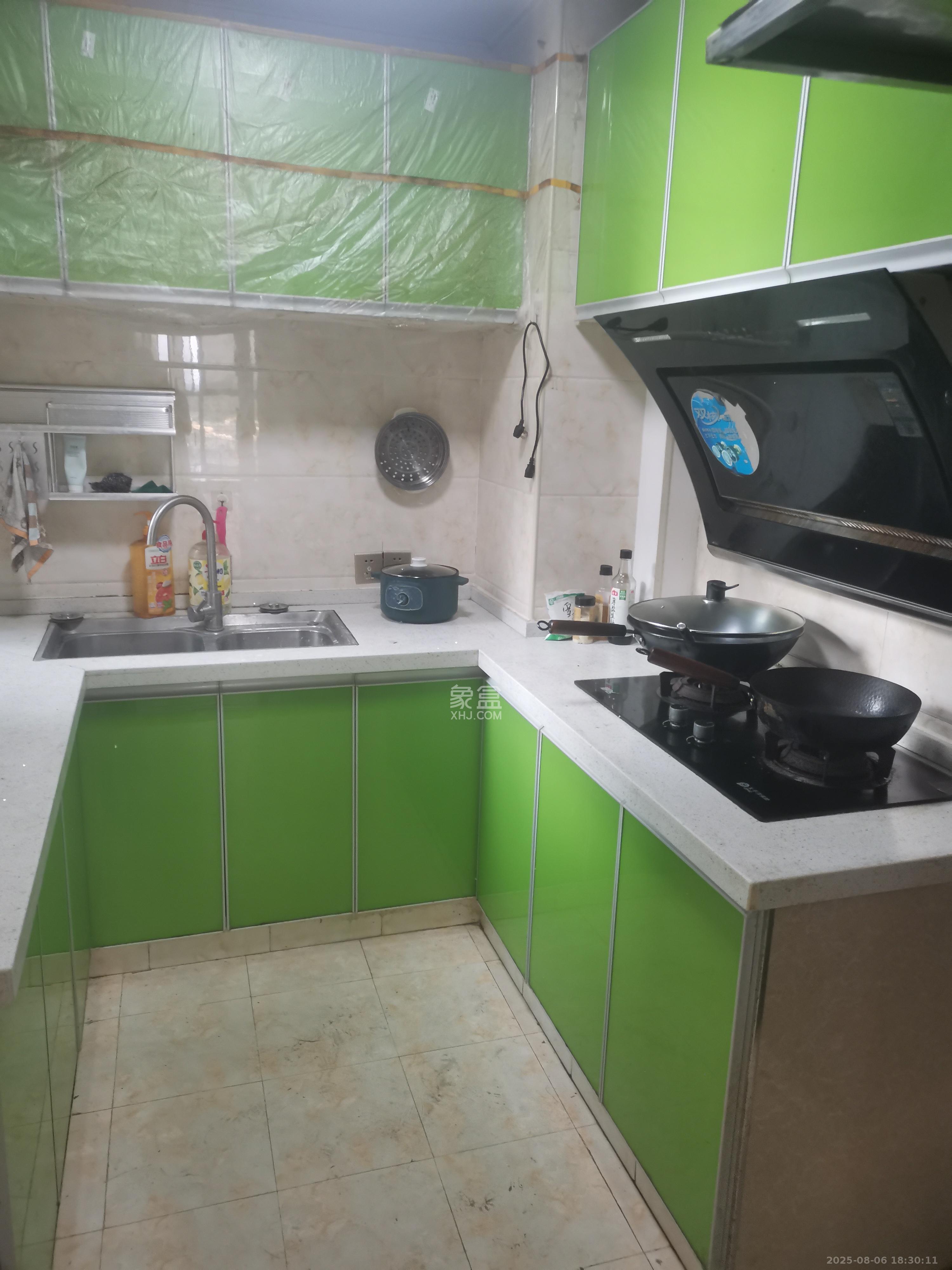 富春山 3室2厅2卫 2400.0元/月 富春山 3室2厅2卫 2400.0元/月室内图