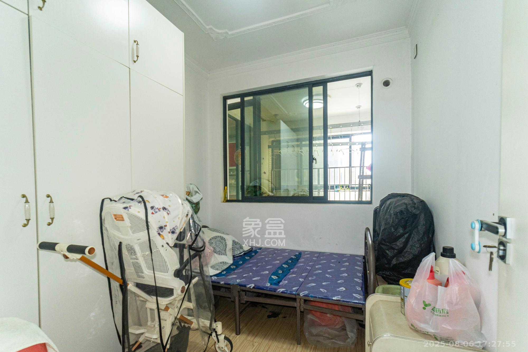 花样年华  4室2厅2卫    90.0万 花样年华  4室2厅2卫    90.0万卧室