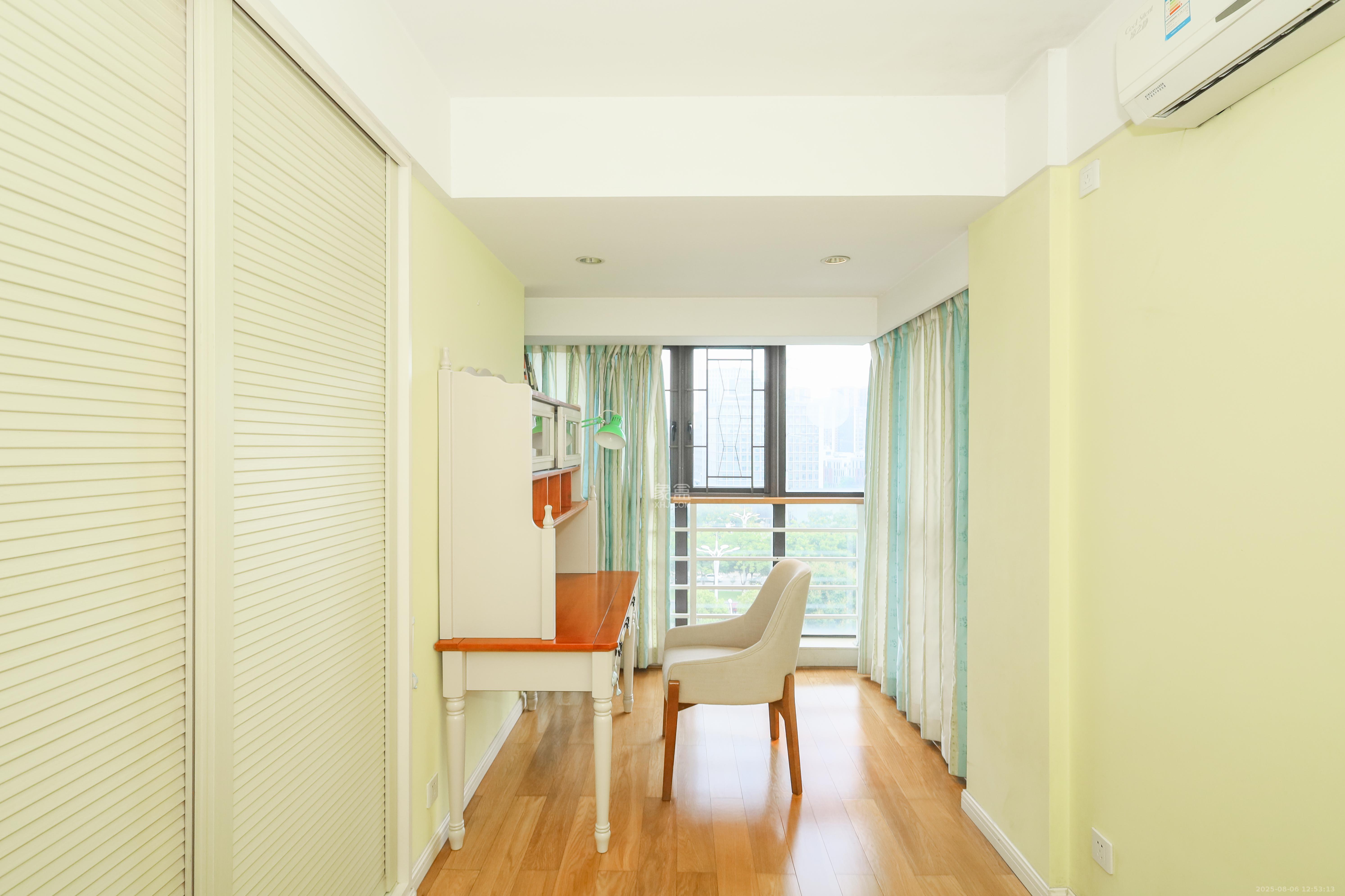 保利麓谷林语E区 3室2厅1卫 100.0万 保利麓谷林语E区 3室2厅1卫 100.0万卧室