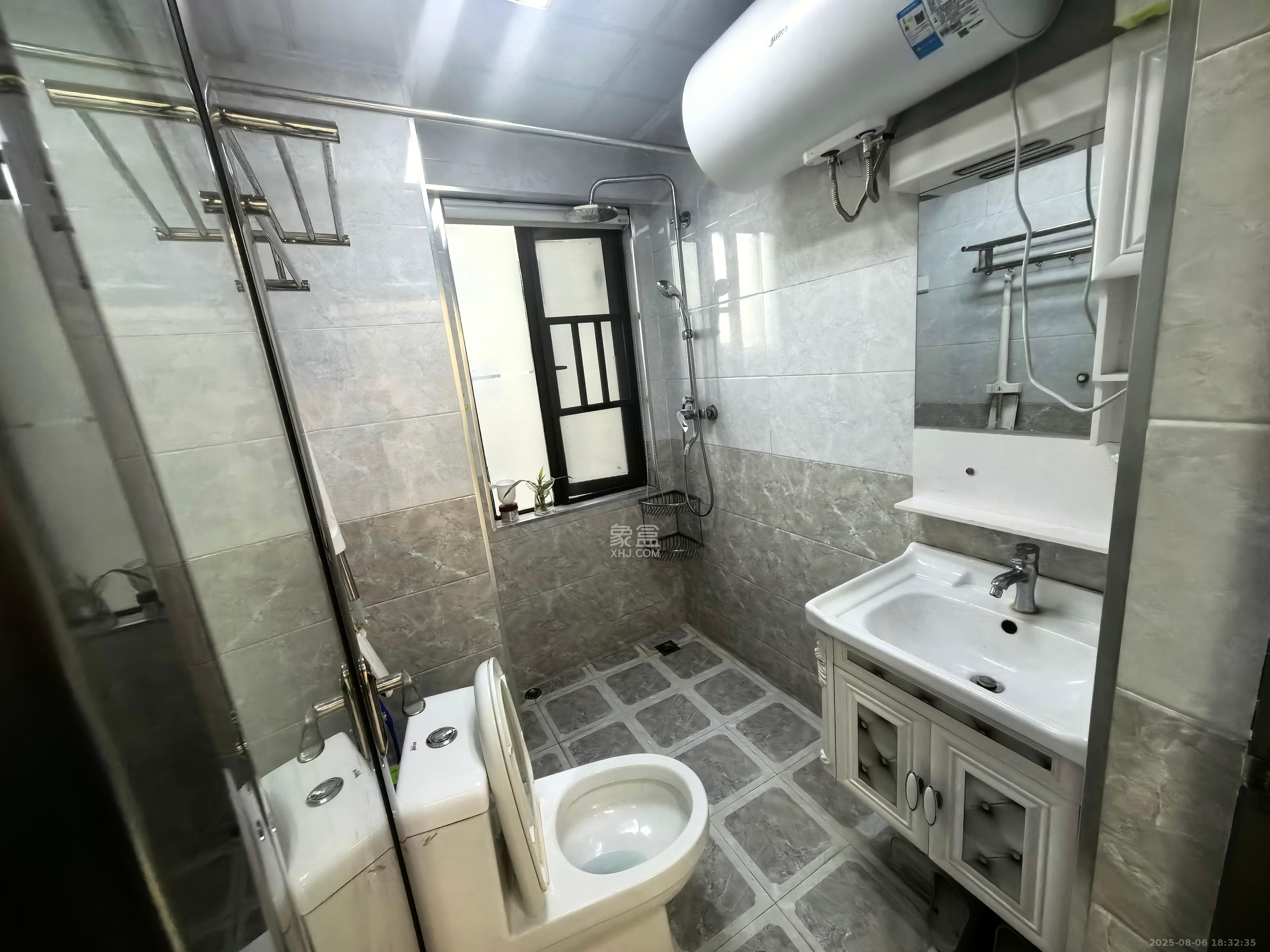 钰龙天下二期(钰龙佳园) 2室1厅1卫 2000.0元/月 钰龙天下二期(钰龙佳园) 2室1厅1卫 2000.0元/月室内图