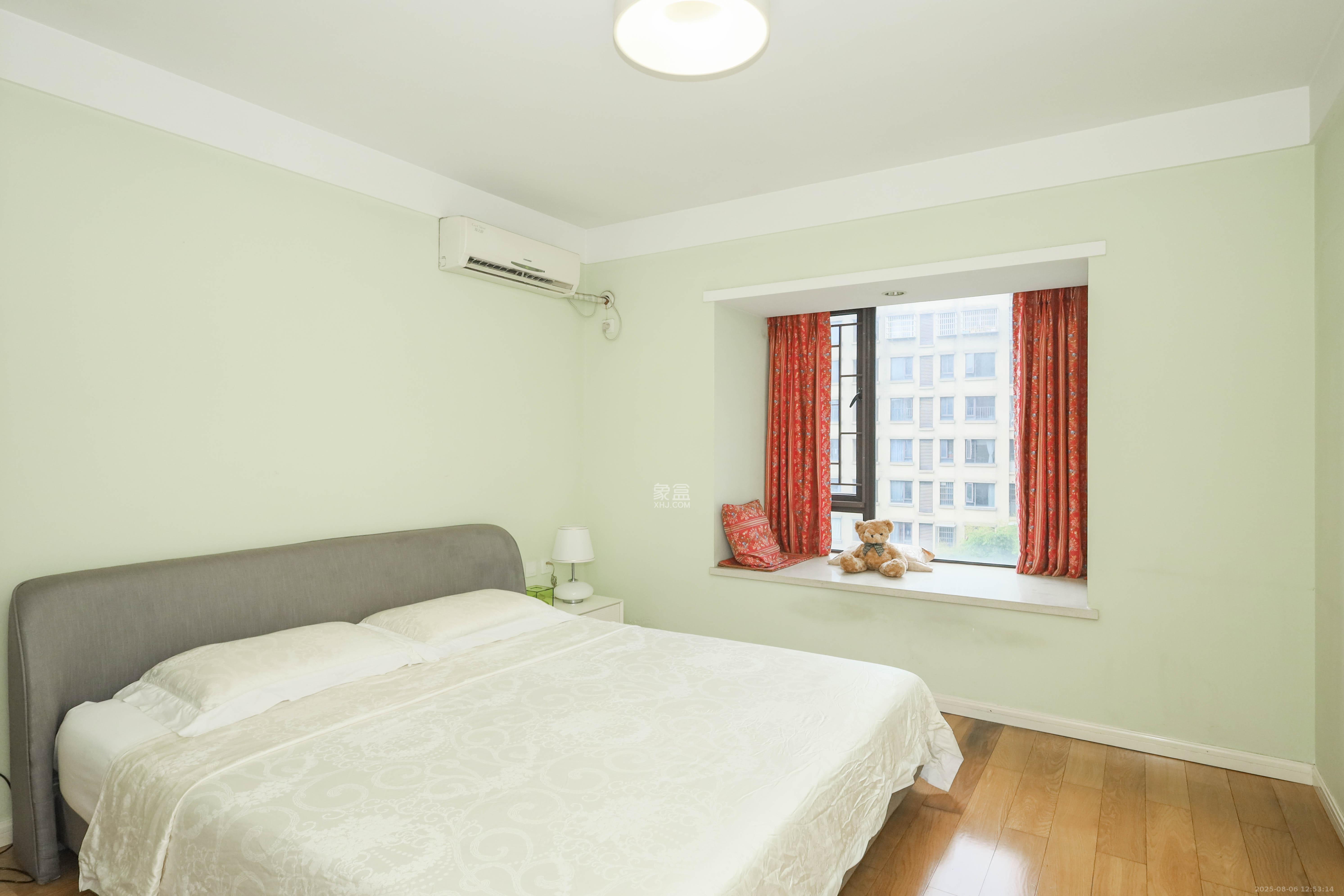 保利麓谷林语E区 3室2厅1卫 100.0万 保利麓谷林语E区 3室2厅1卫 100.0万卧室