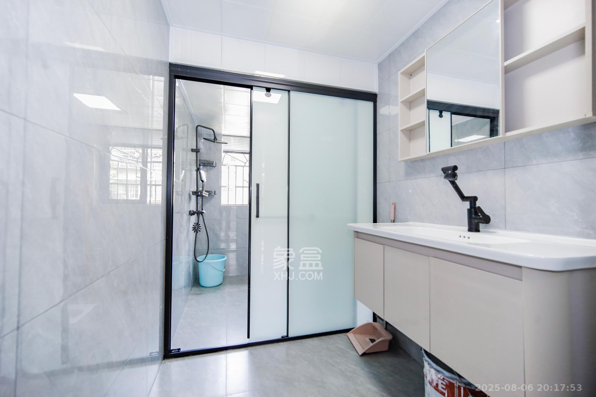 绿荫家园  3室2厅2卫    66.8万卫生间