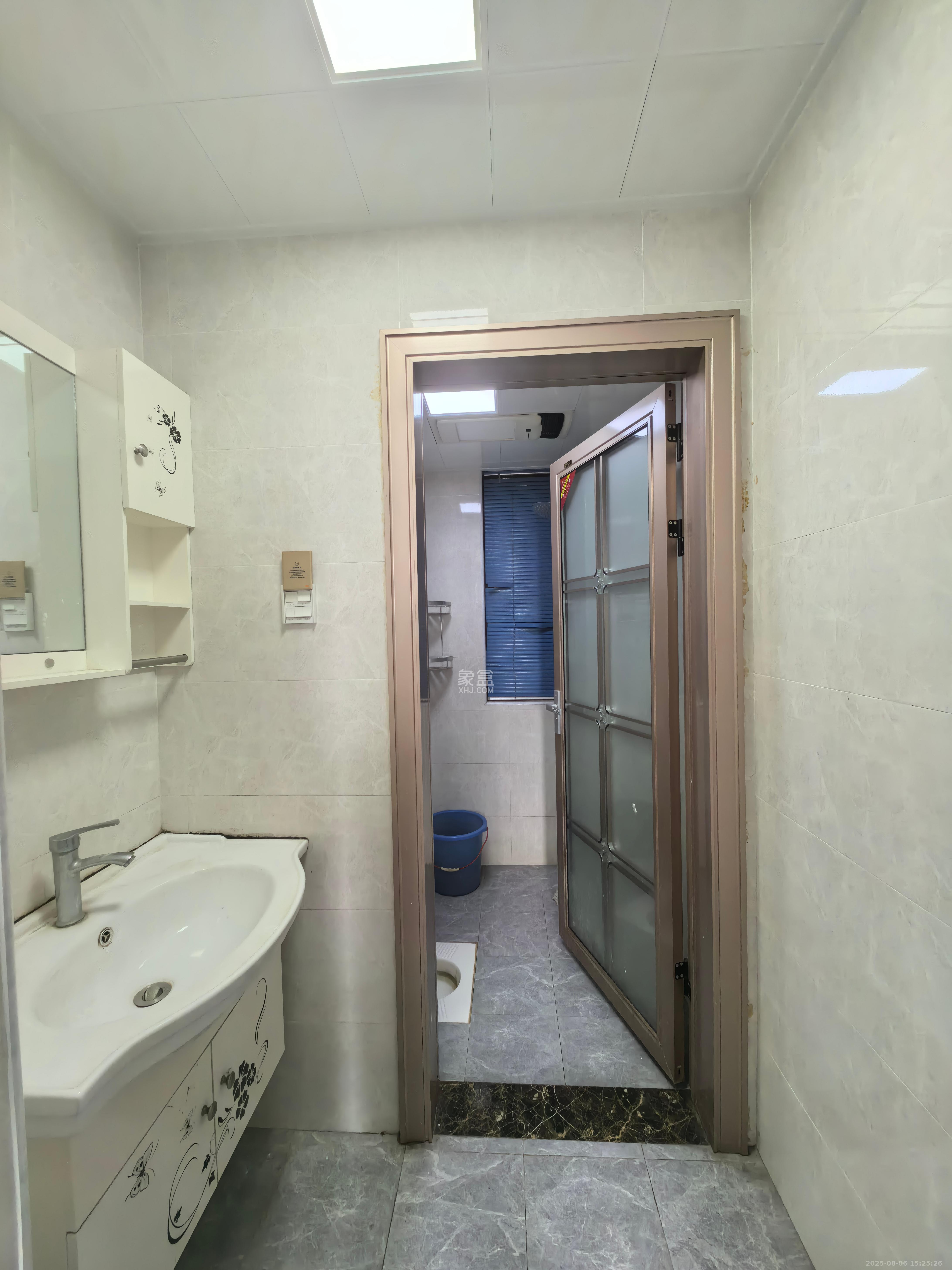 华润置地广场二期 3室2厅2卫 2100.0元/月 华润置地广场二期 3室2厅2卫 2100.0元/月室内图