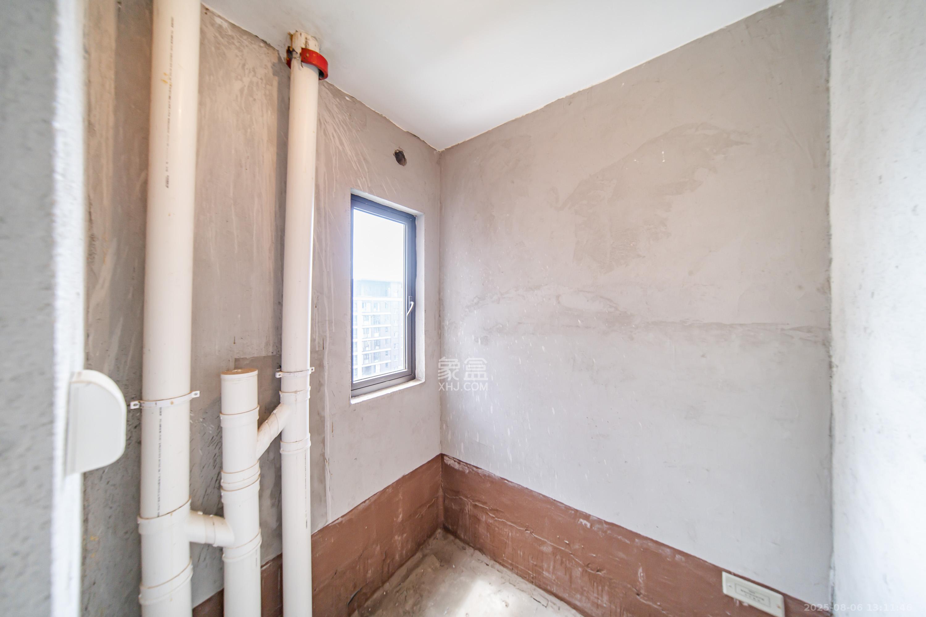 建发电建江山悦  4室2厅2卫    140.0万 建发电建江山悦  4室2厅2卫    140.0万卫生间