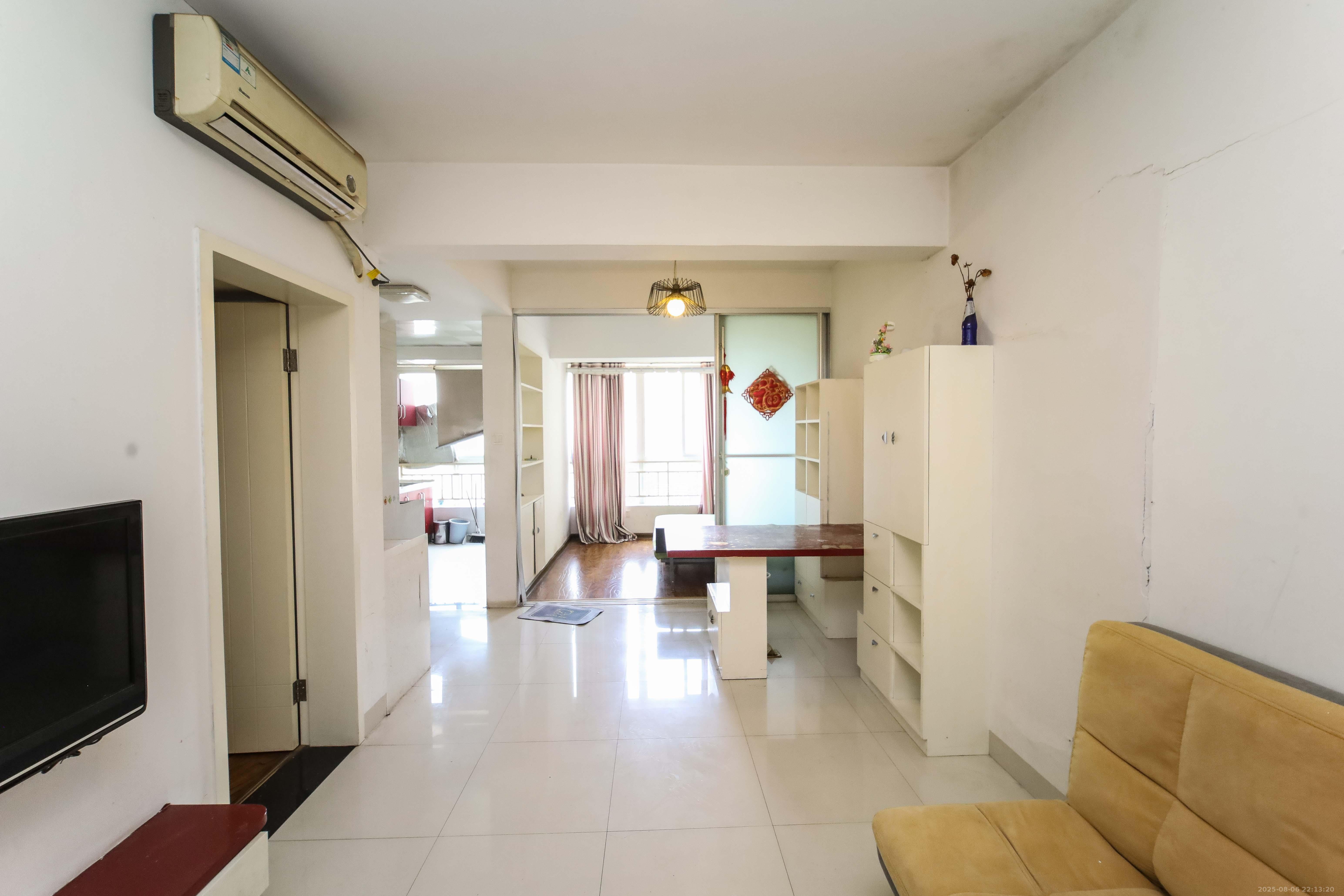 汇都公寓  1室1厅1卫    38.8万 汇都公寓  1室1厅1卫    38.8万客厅