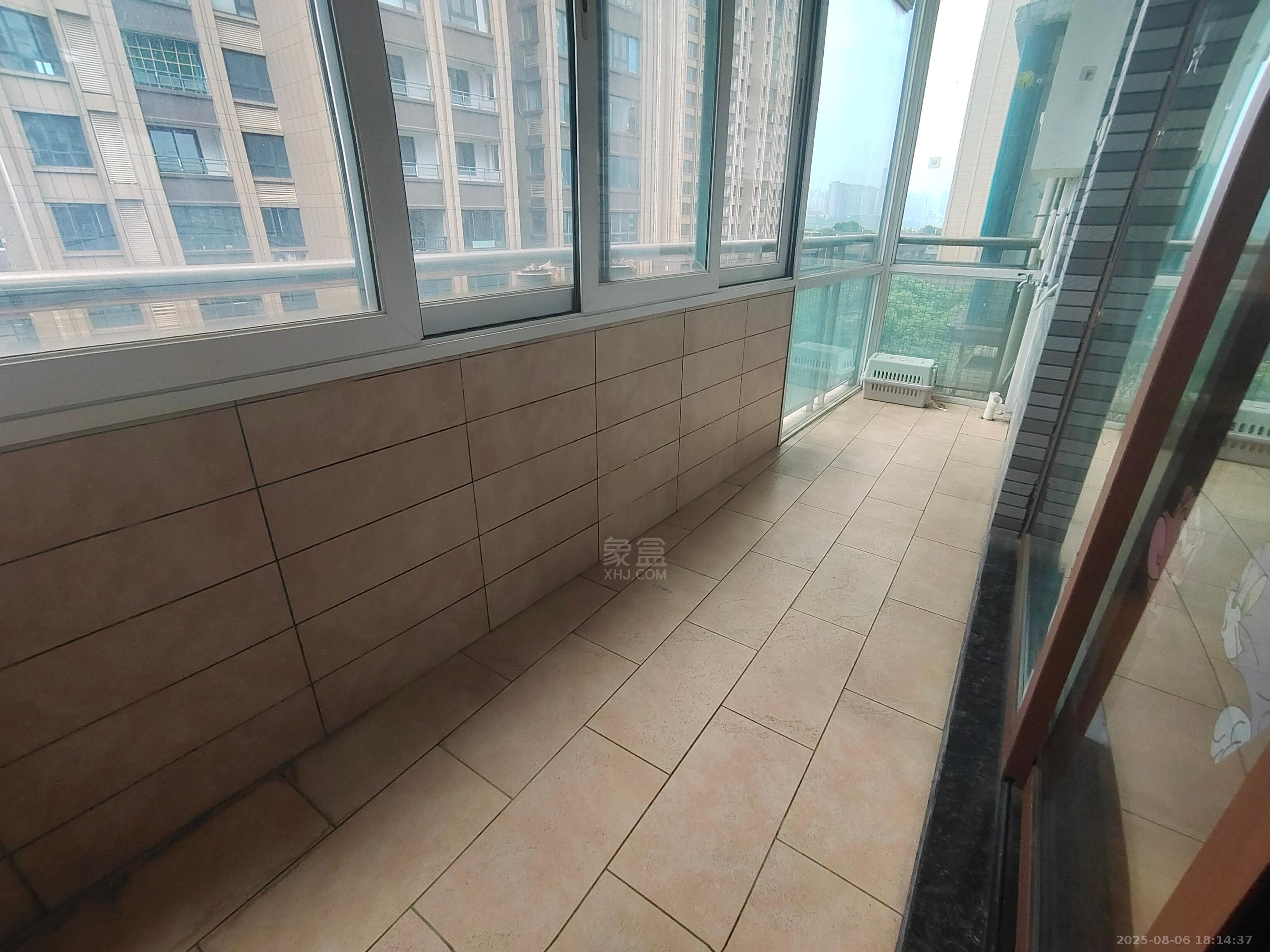 海创明珠花园 4室2厅2卫 3200.0元/月 海创明珠花园 4室2厅2卫 3200.0元/月室内图