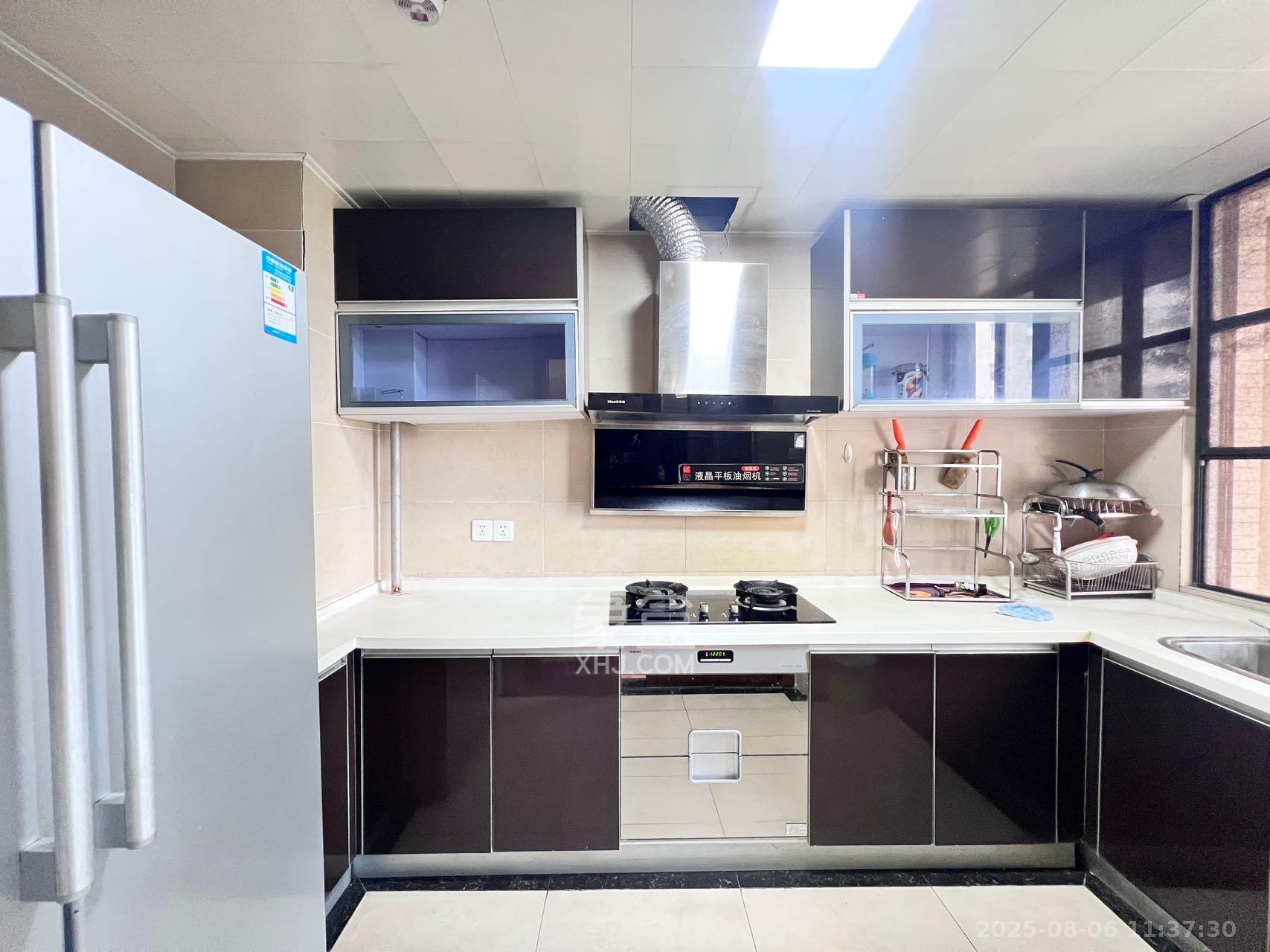 藏珑湖上国际花园 4室2厅2卫 4000.0元/月 藏珑湖上国际花园 4室2厅2卫 4000.0元/月室内图