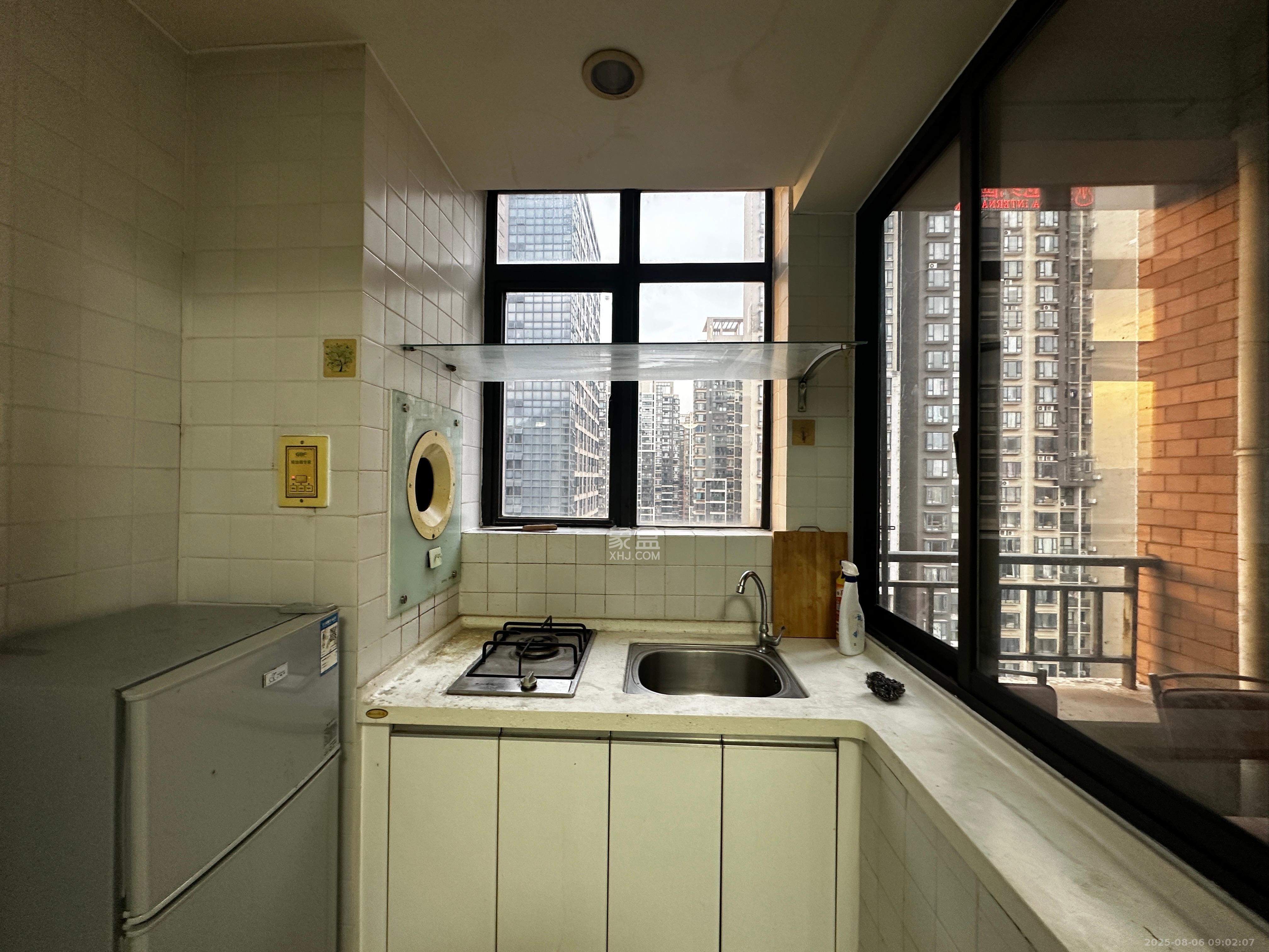 华润凤凰城一期  1室1厅1卫    1380.0元/月室内图