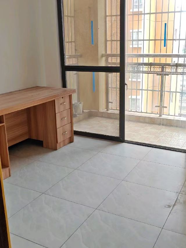 美和小区  4室2厅2卫   2900.00元/月室内图