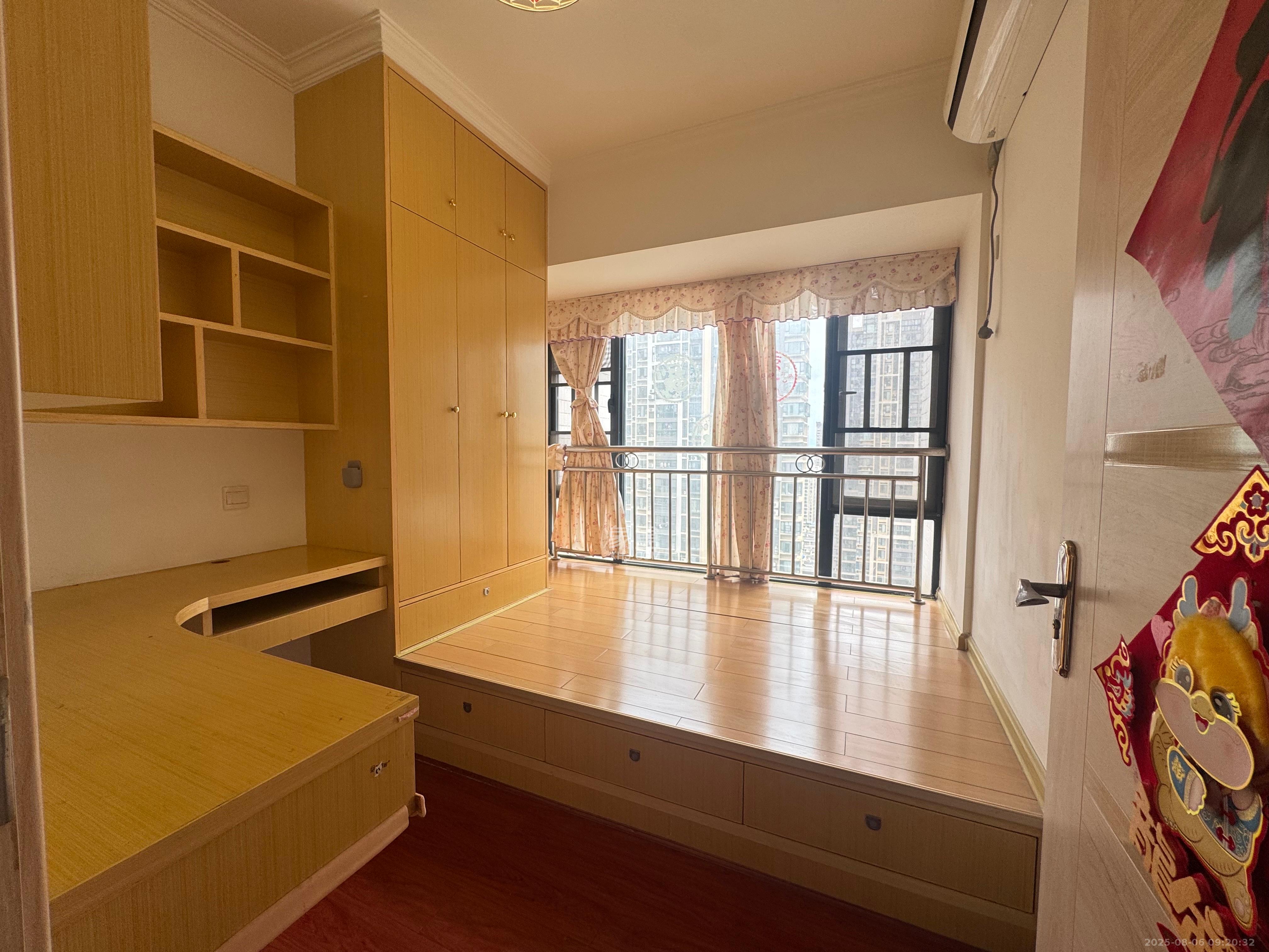 蓝山郡  4室2厅1卫    2500.0元/月室内图