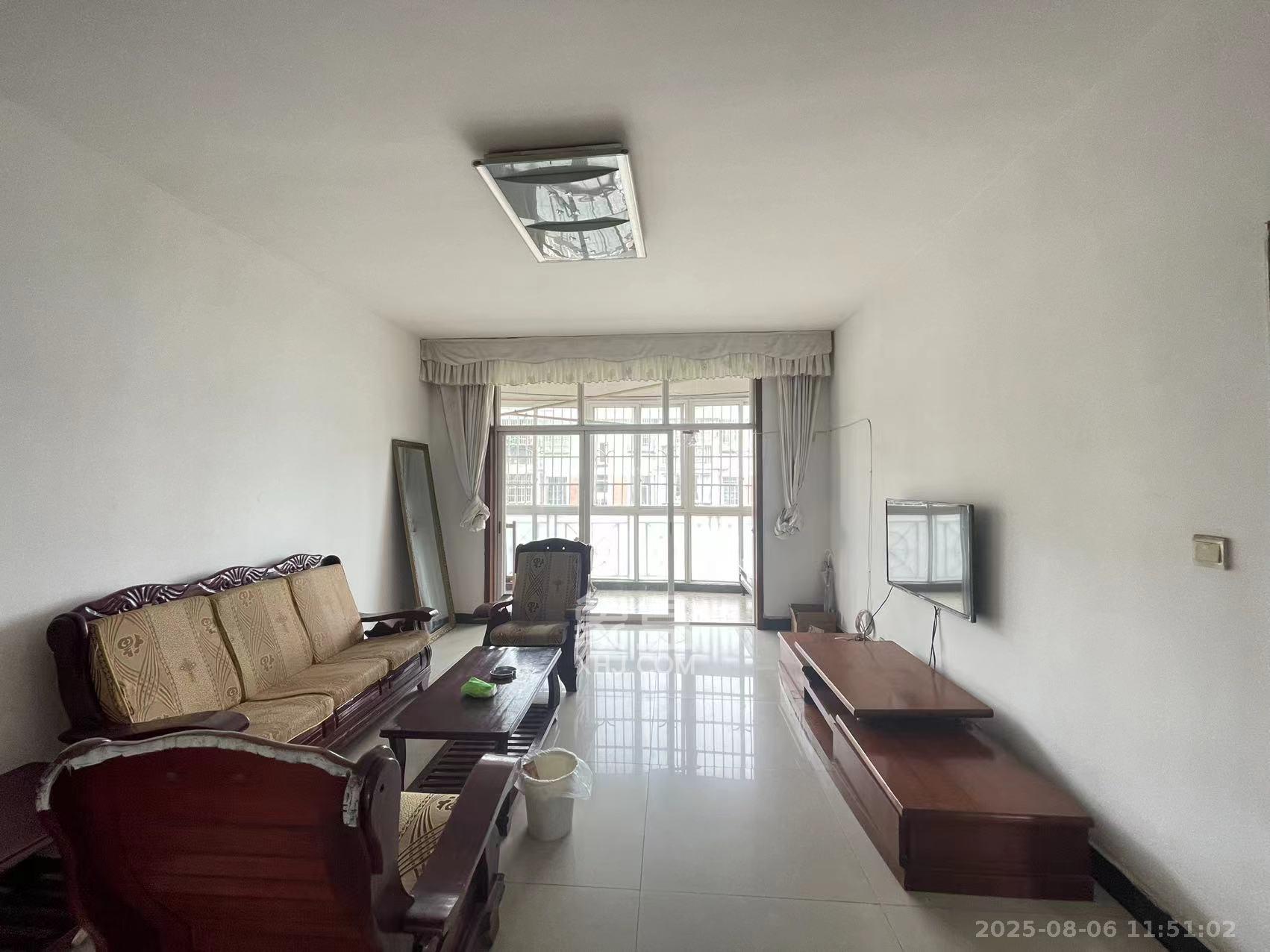 山水人家三期  3室2厅2卫    1500.0元/月室内图