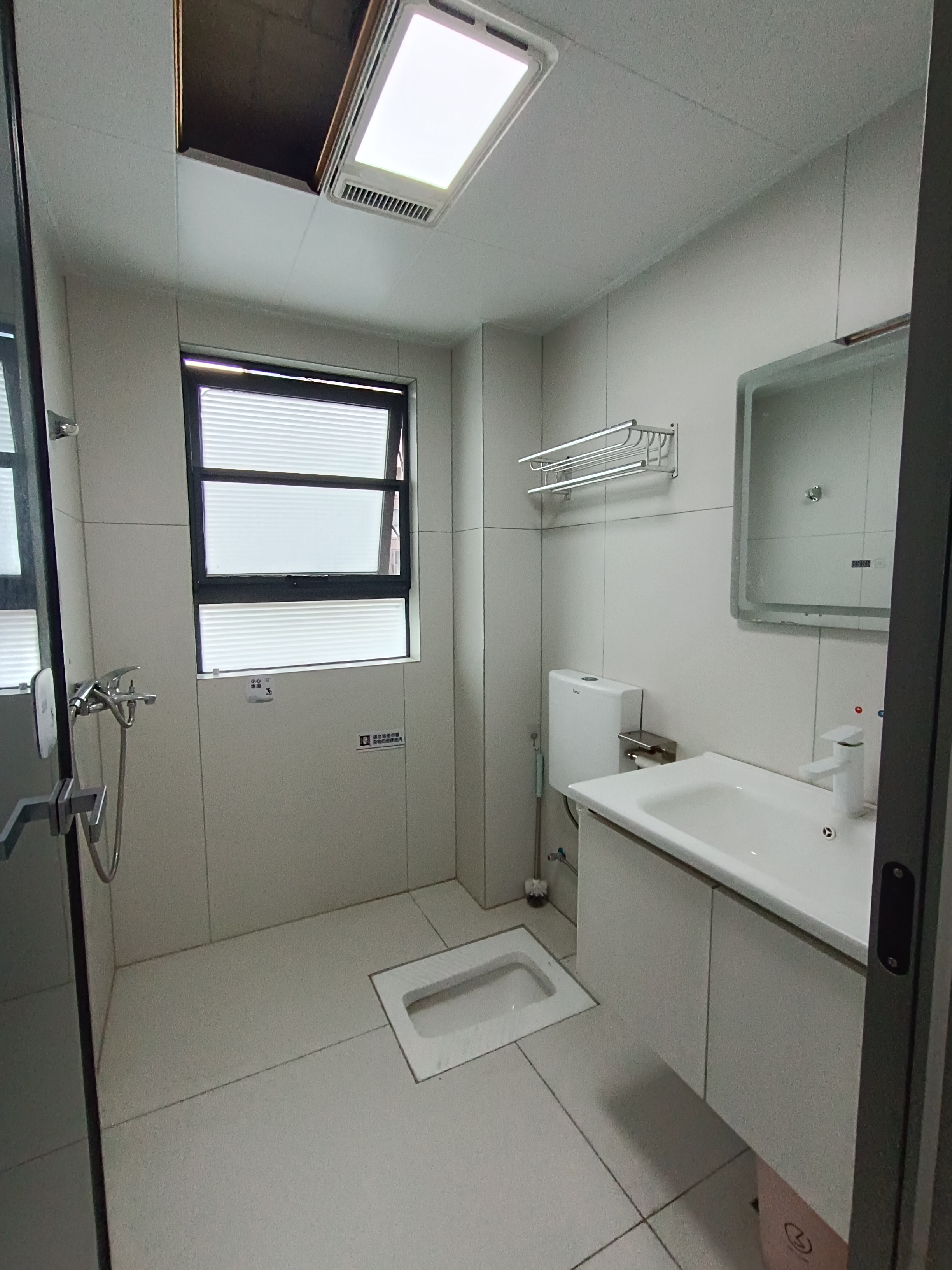 荣盛花语书苑 3室2厅1卫 2200.0元/月 荣盛花语书苑 3室2厅1卫 2200.0元/月室内图