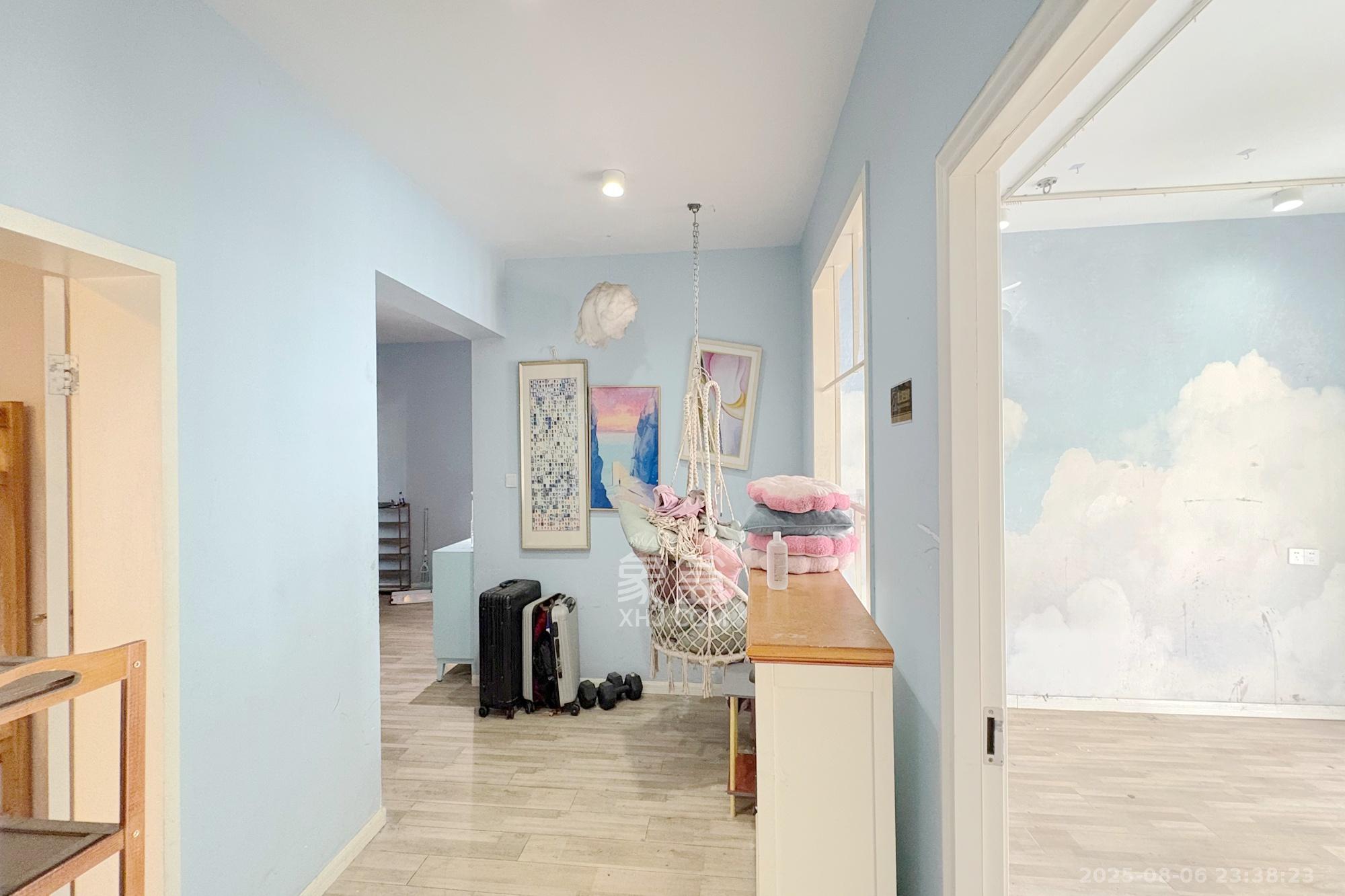 三王丽都  2室2厅1卫    140.0万 三王丽都  2室2厅1卫    140.0万客厅