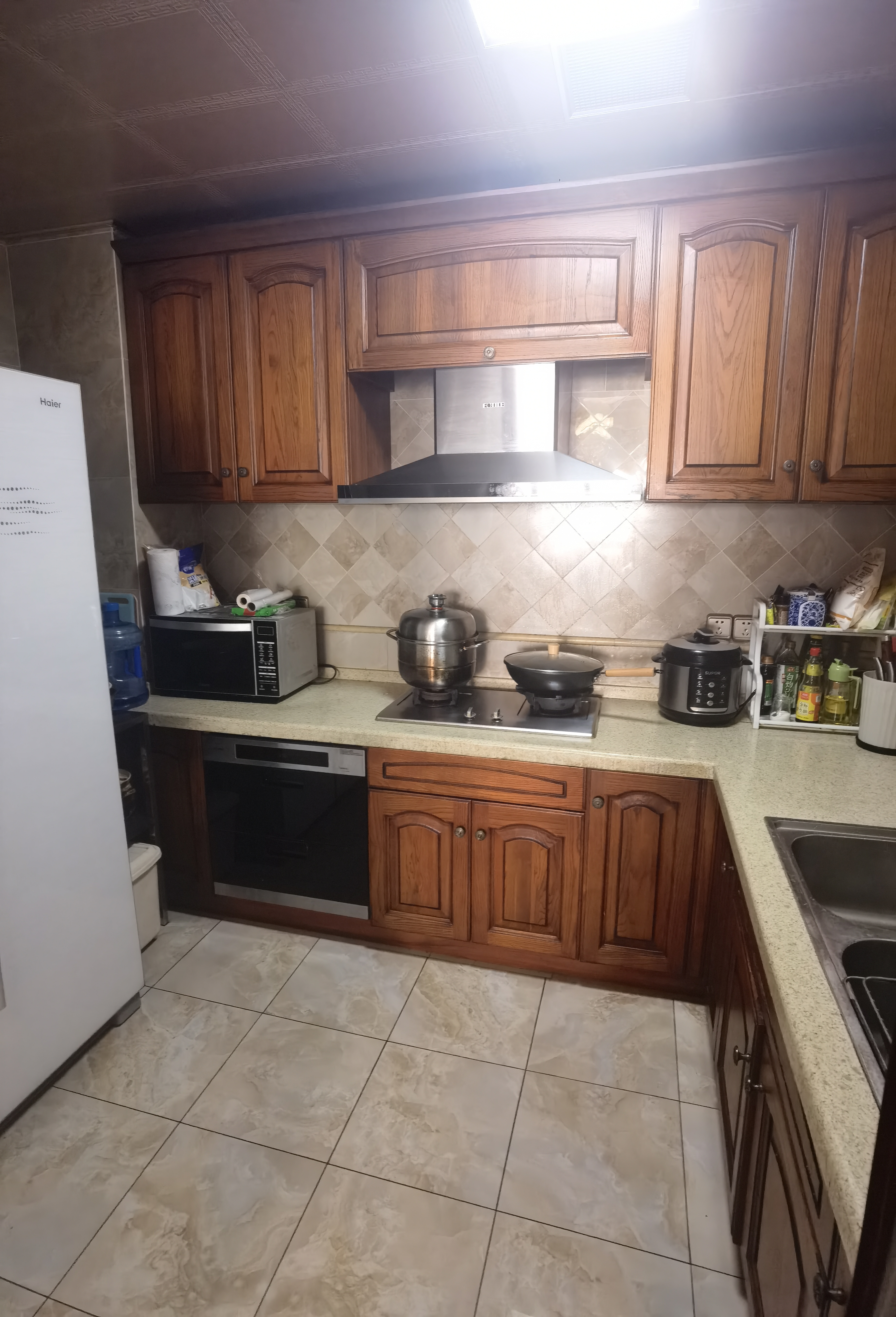 市交通运输局(平安花园小区) 4室2厅2卫 78.8万 市交通运输局(平安花园小区) 4室2厅2卫 78.8万客厅