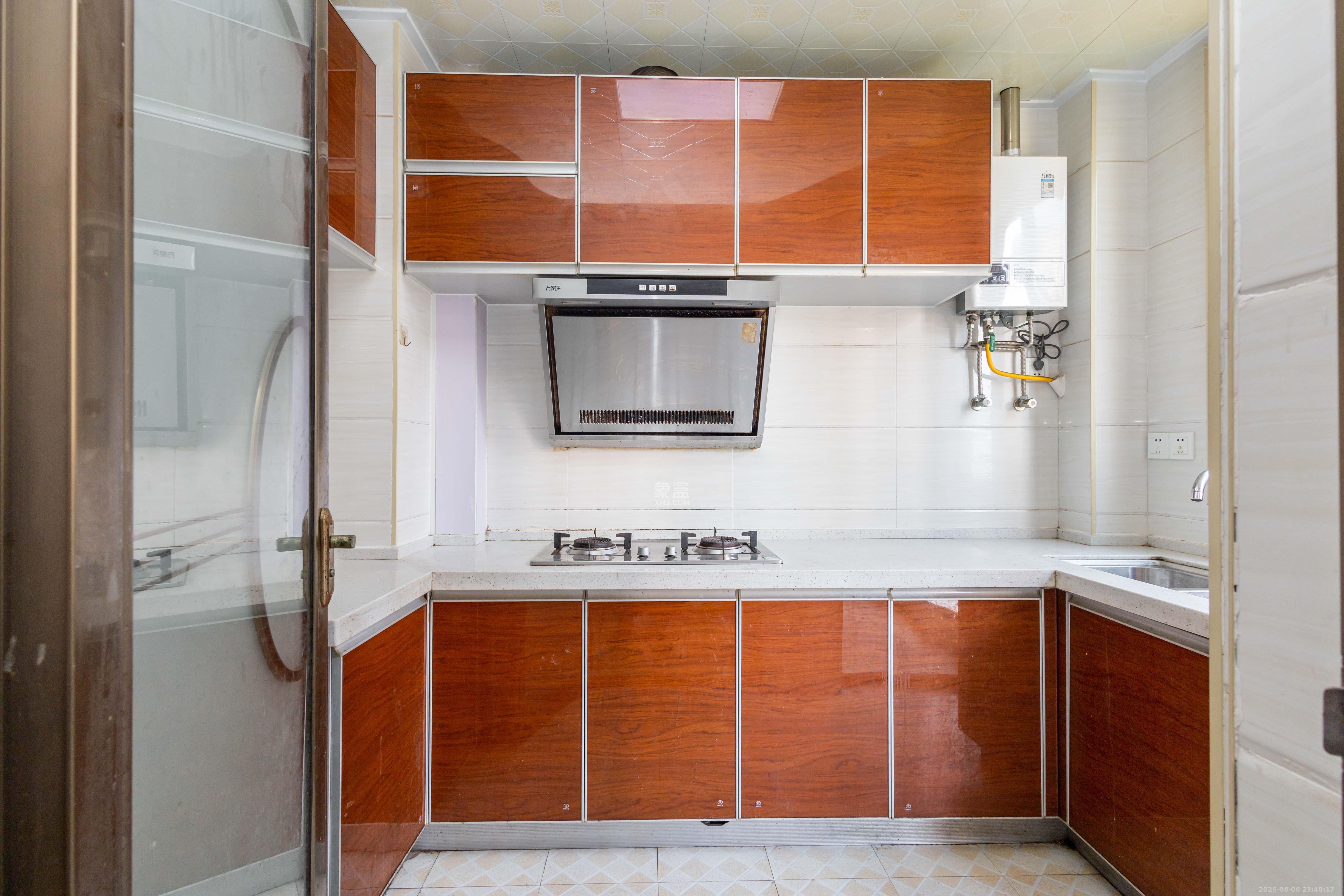 康桥长郡  4室2厅2卫    96.0万厨房