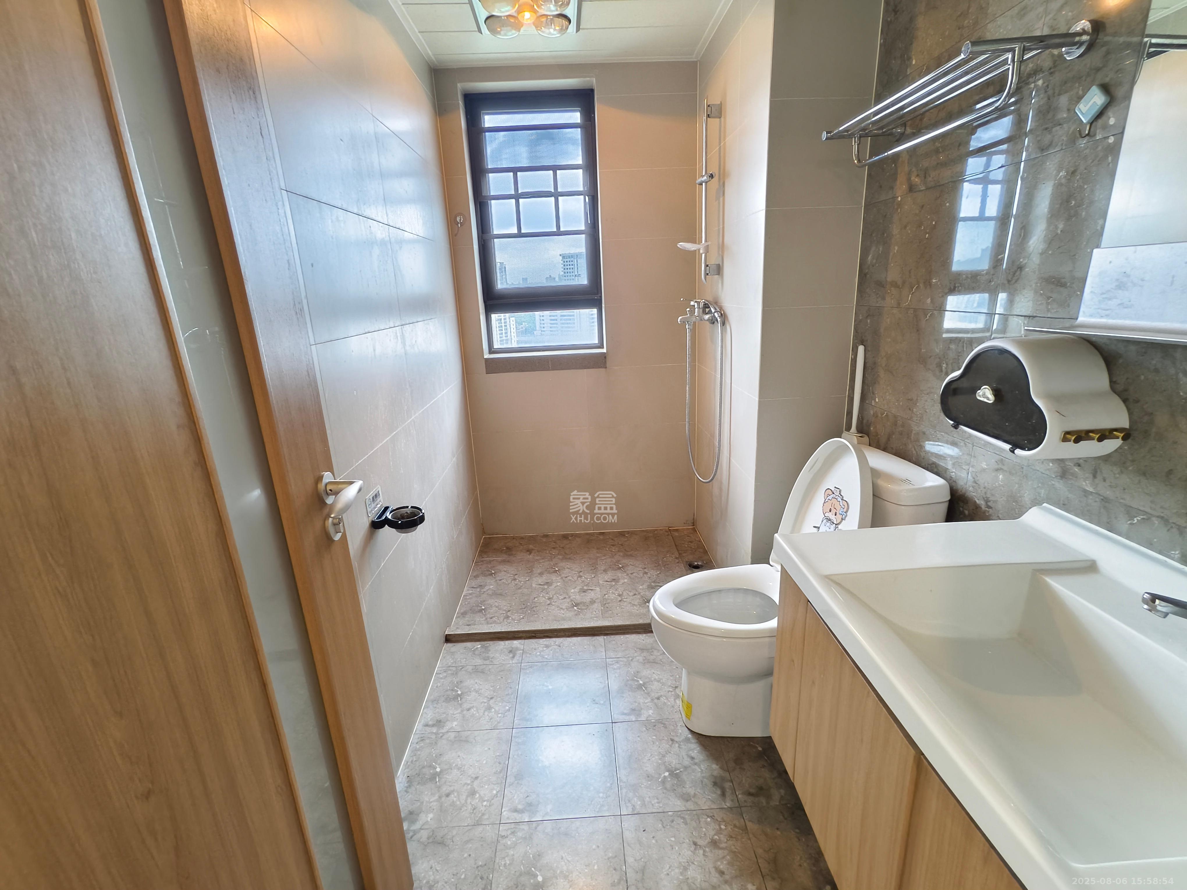 万科金域蓝湾  3室2厅2卫    2900.0元/月室内图