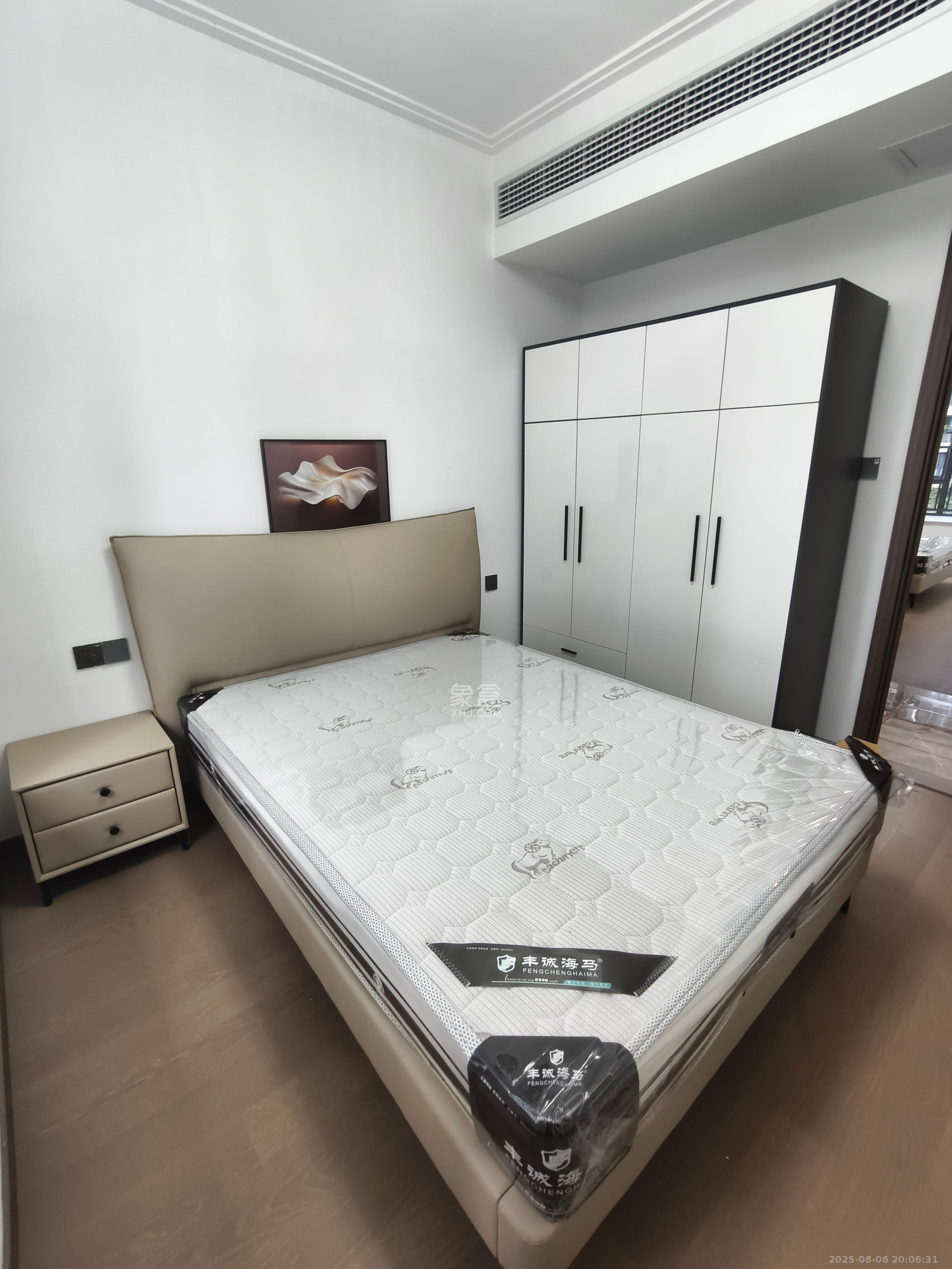 绿地V岛 4室2厅2卫 4200.0元/月 绿地V岛 4室2厅2卫 4200.0元/月室内图