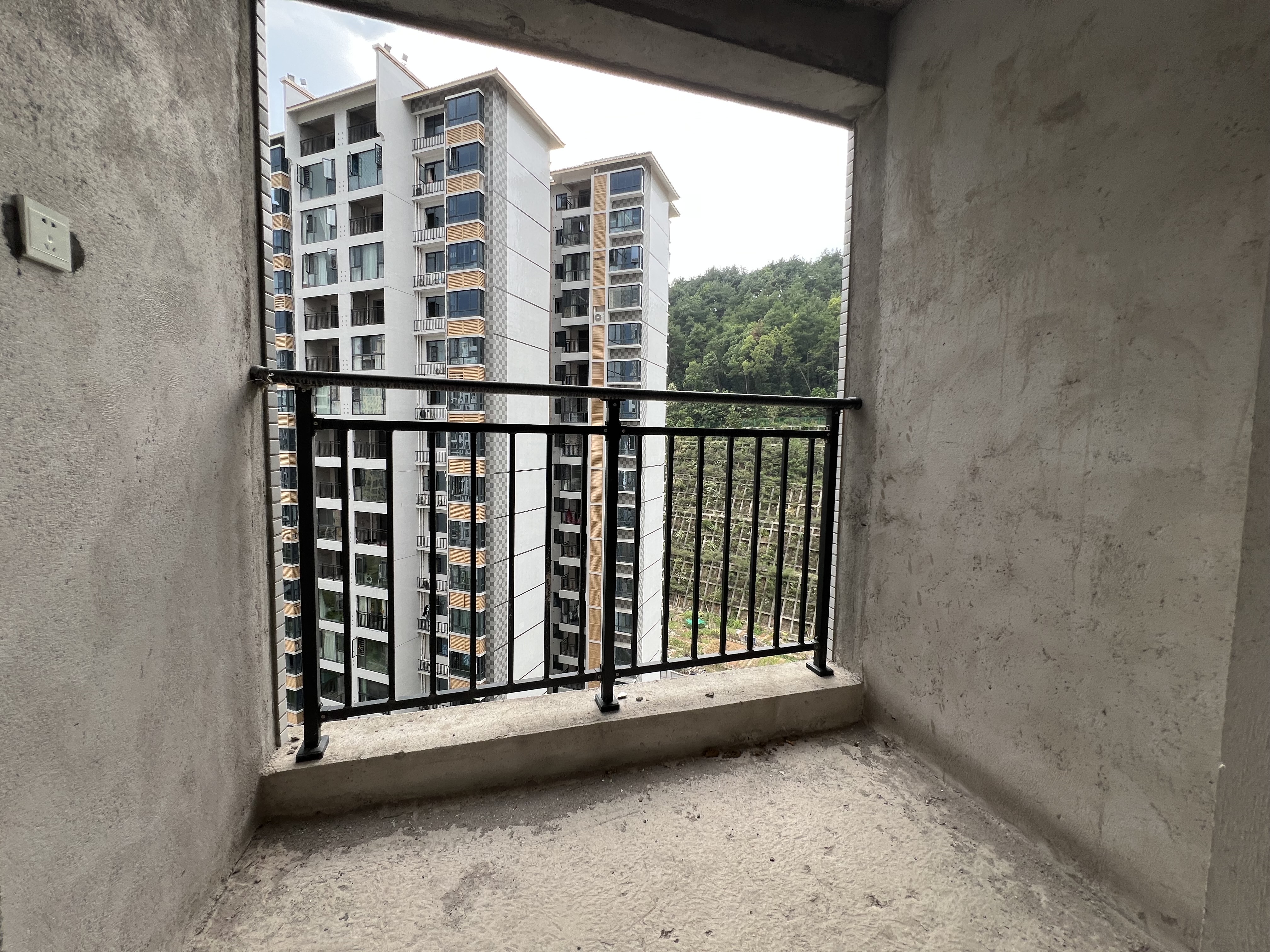 山城上品  3室2厅2卫    74.0万 山城上品  3室2厅2卫    74.0万客厅