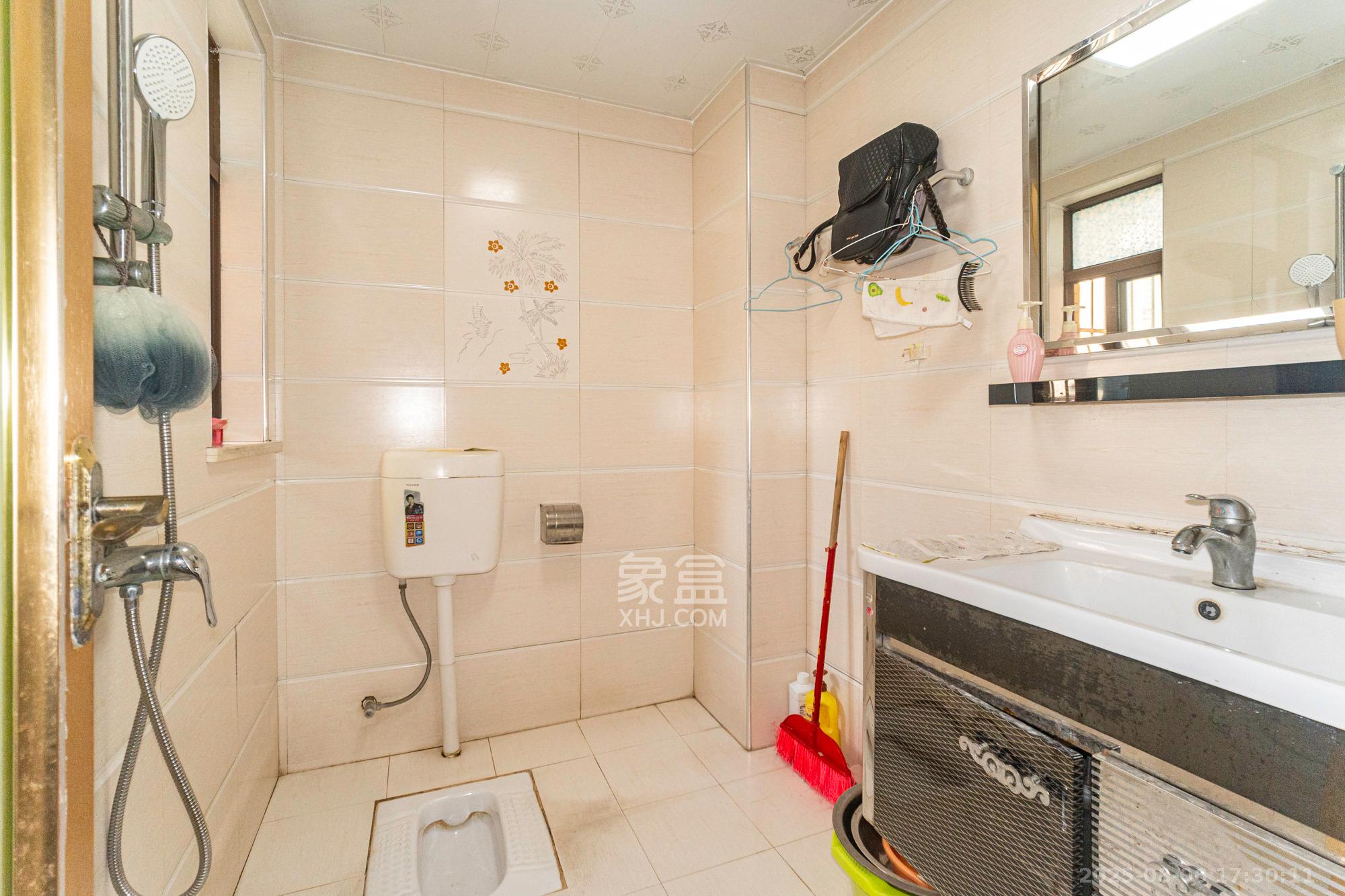 四季星城  3室2厅2卫    66.0万 四季星城  3室2厅2卫    66.0万卫生间