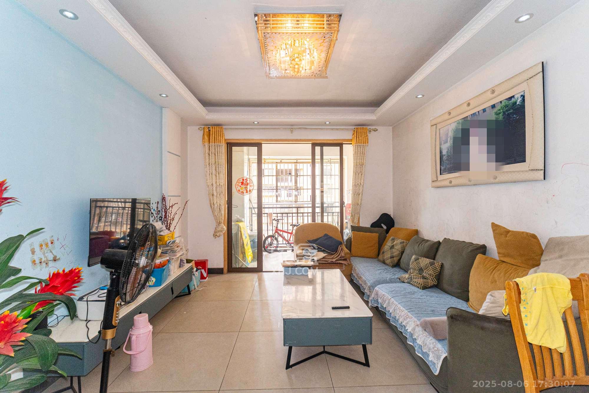 四季星城  3室2厅2卫    66.0万 四季星城  3室2厅2卫    66.0万客厅