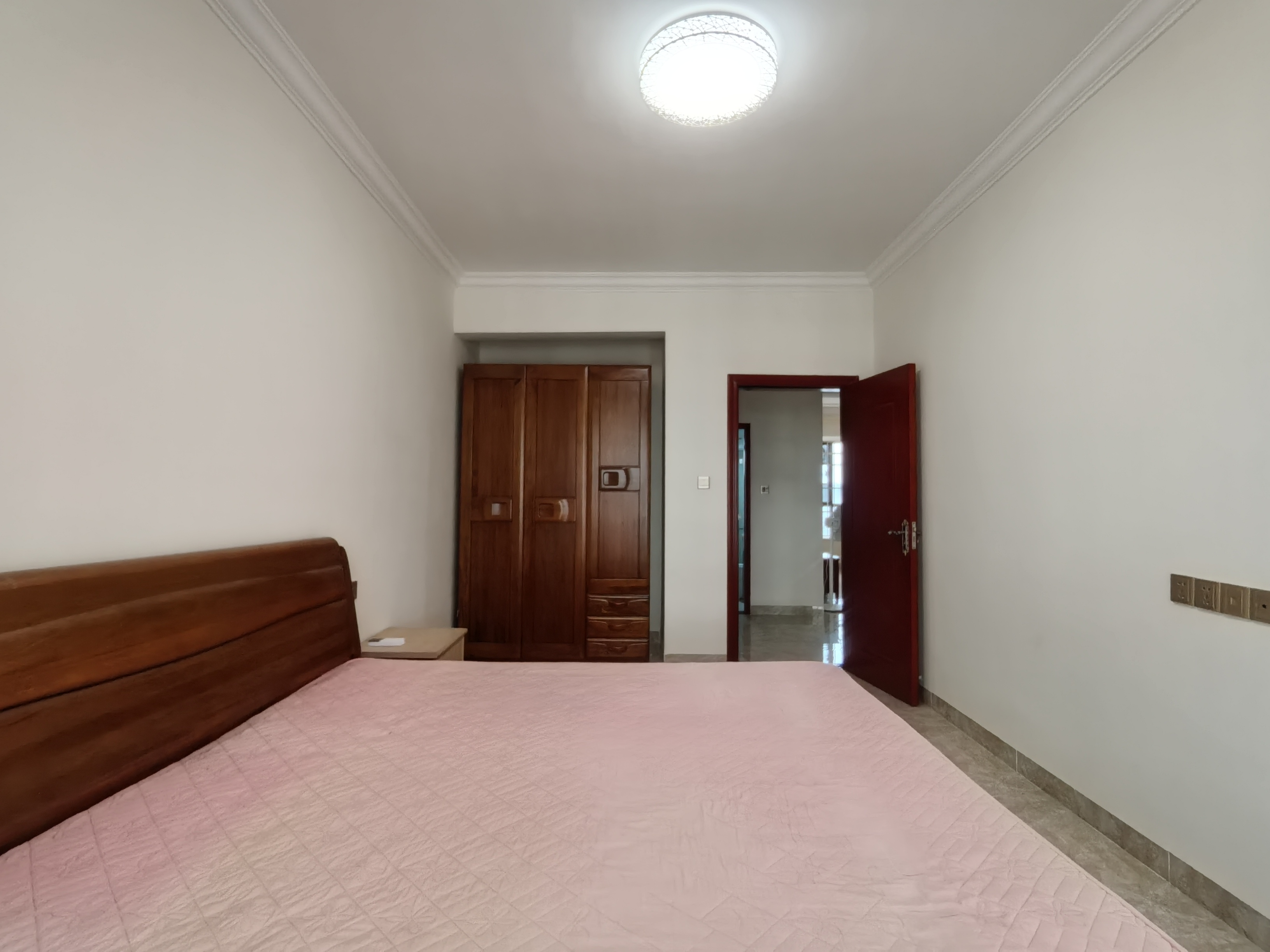 盛泰佳园  2室1厅1卫    2600.0元/月 盛泰佳园  2室1厅1卫    2600.0元/月室内图