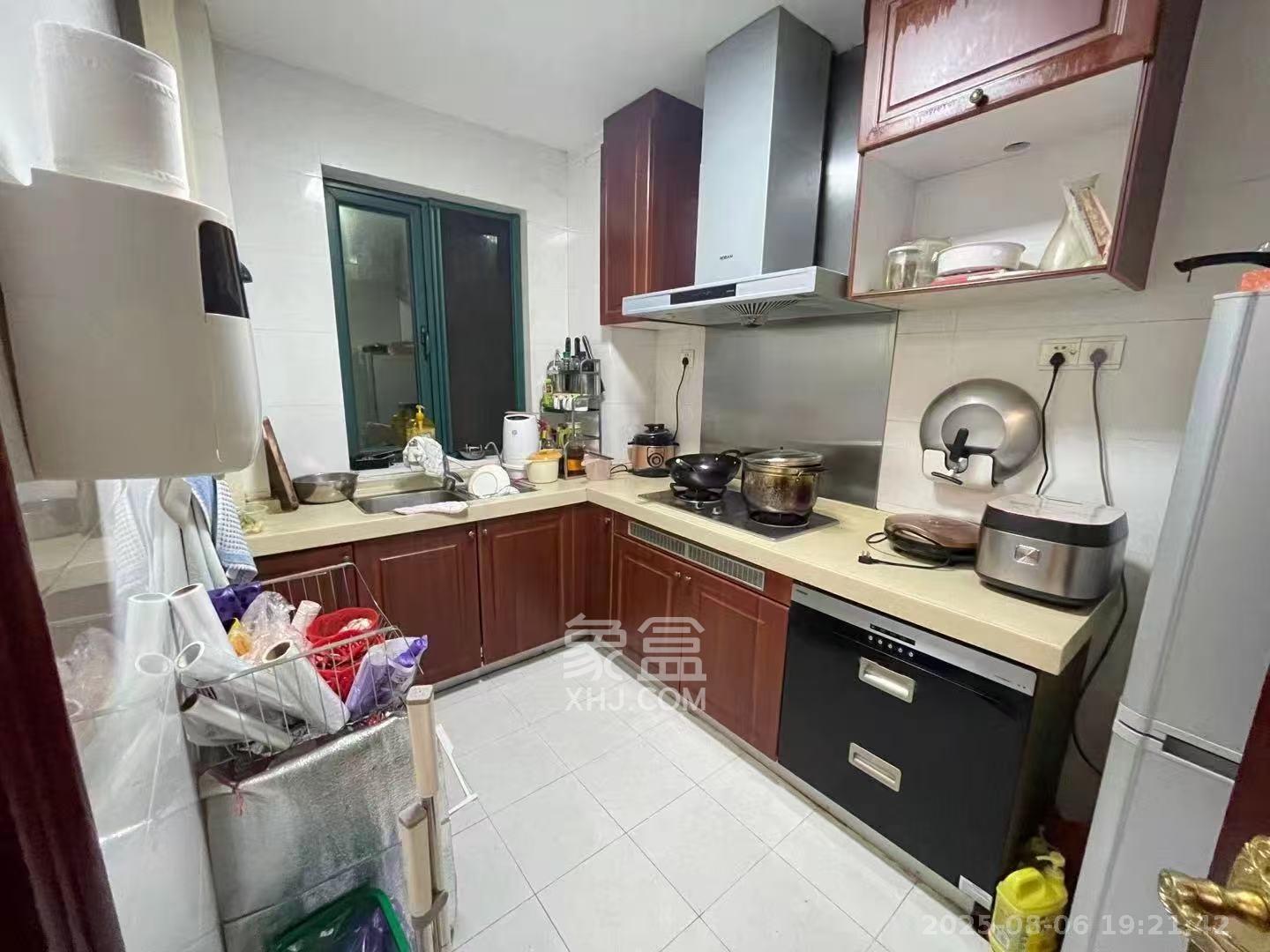 恒大华府  1室2厅1卫    3500.0元/月室内图