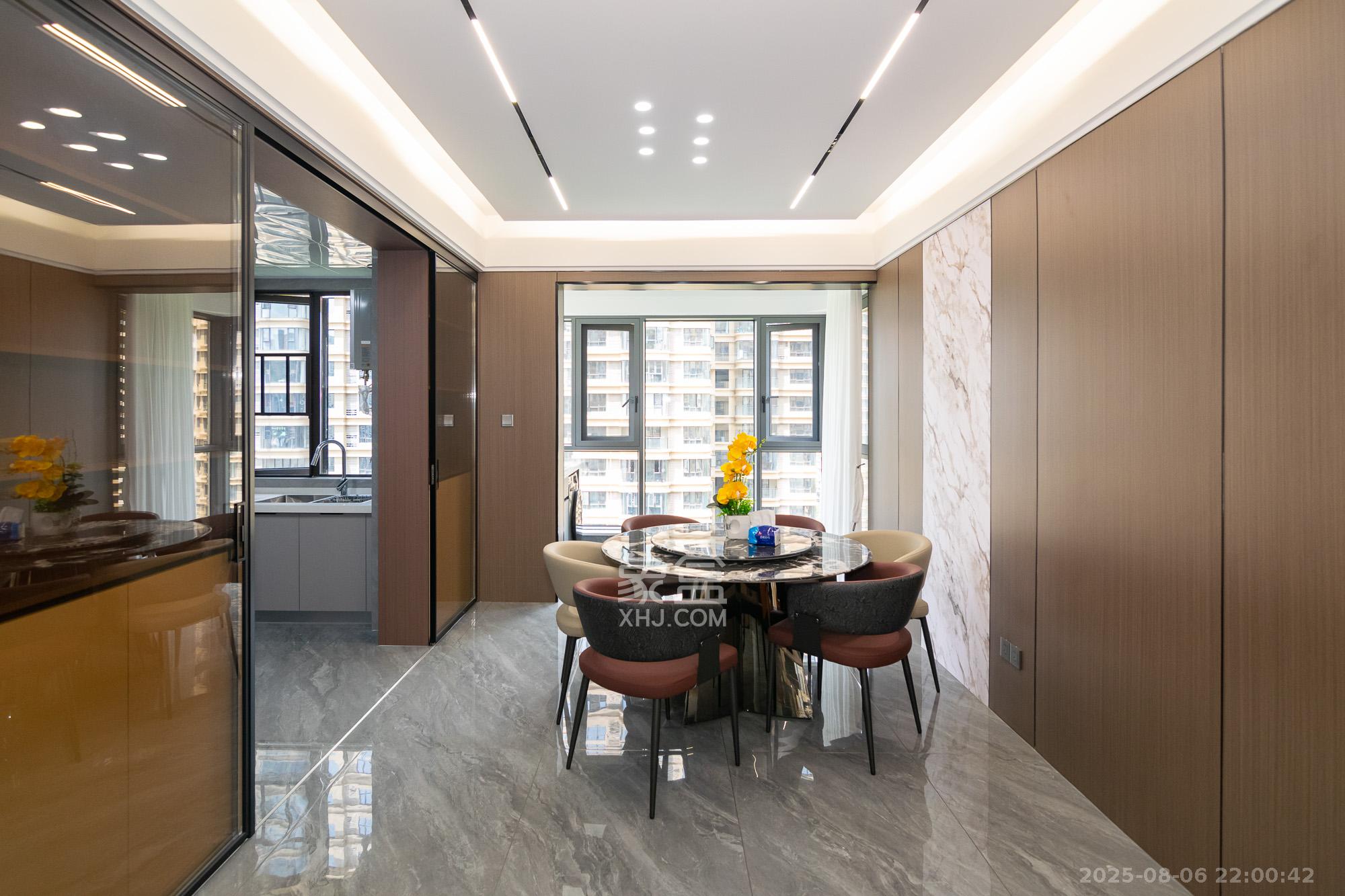 三润城（三润星城）  4室2厅2卫    125.3万客厅