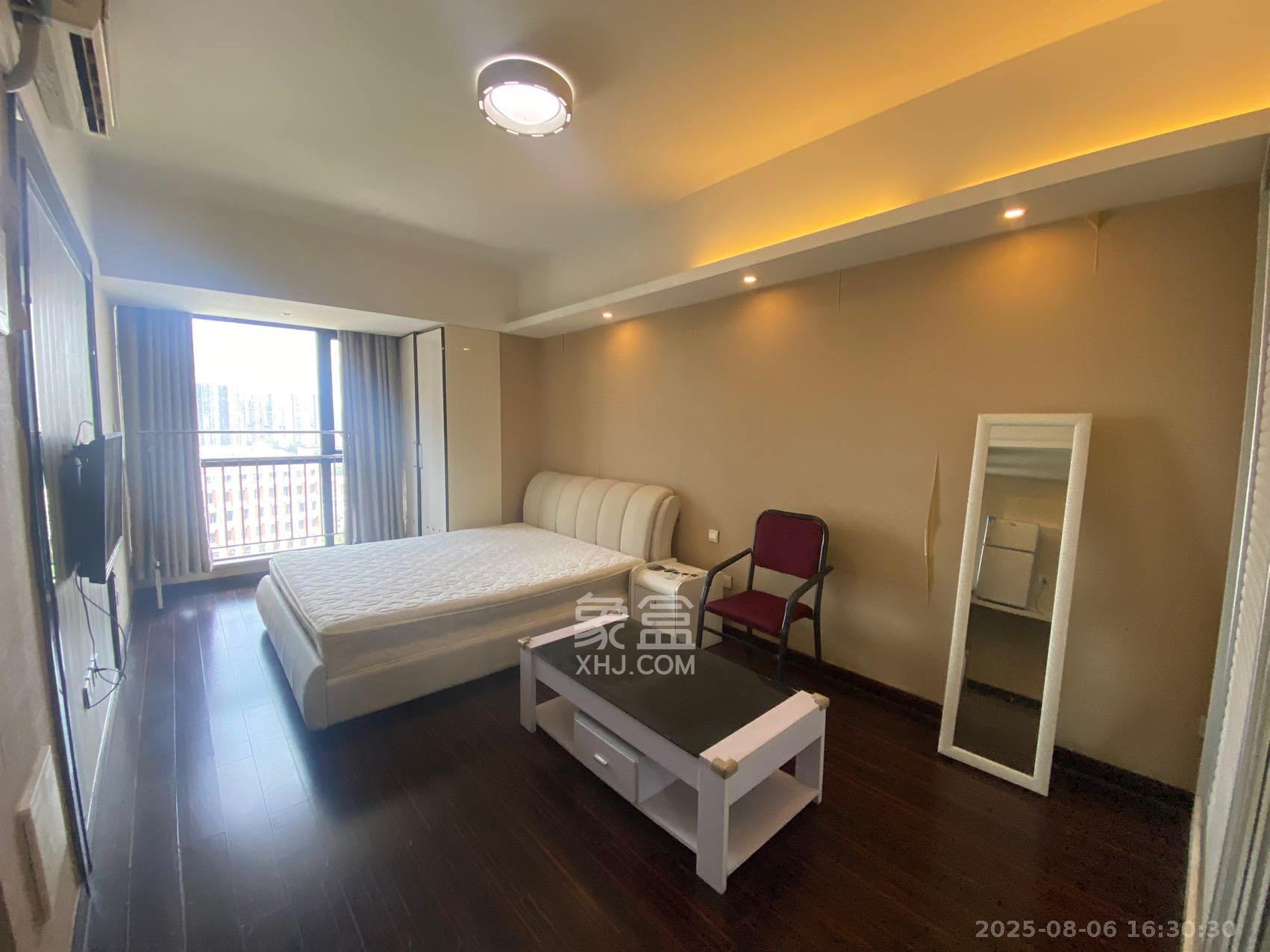 德思勤城市广场(宝格丽公寓)  1室1厅1卫    1800.0元/月 德思勤城市广场(宝格丽公寓)  1室1厅1卫    1800.0元/月室内图