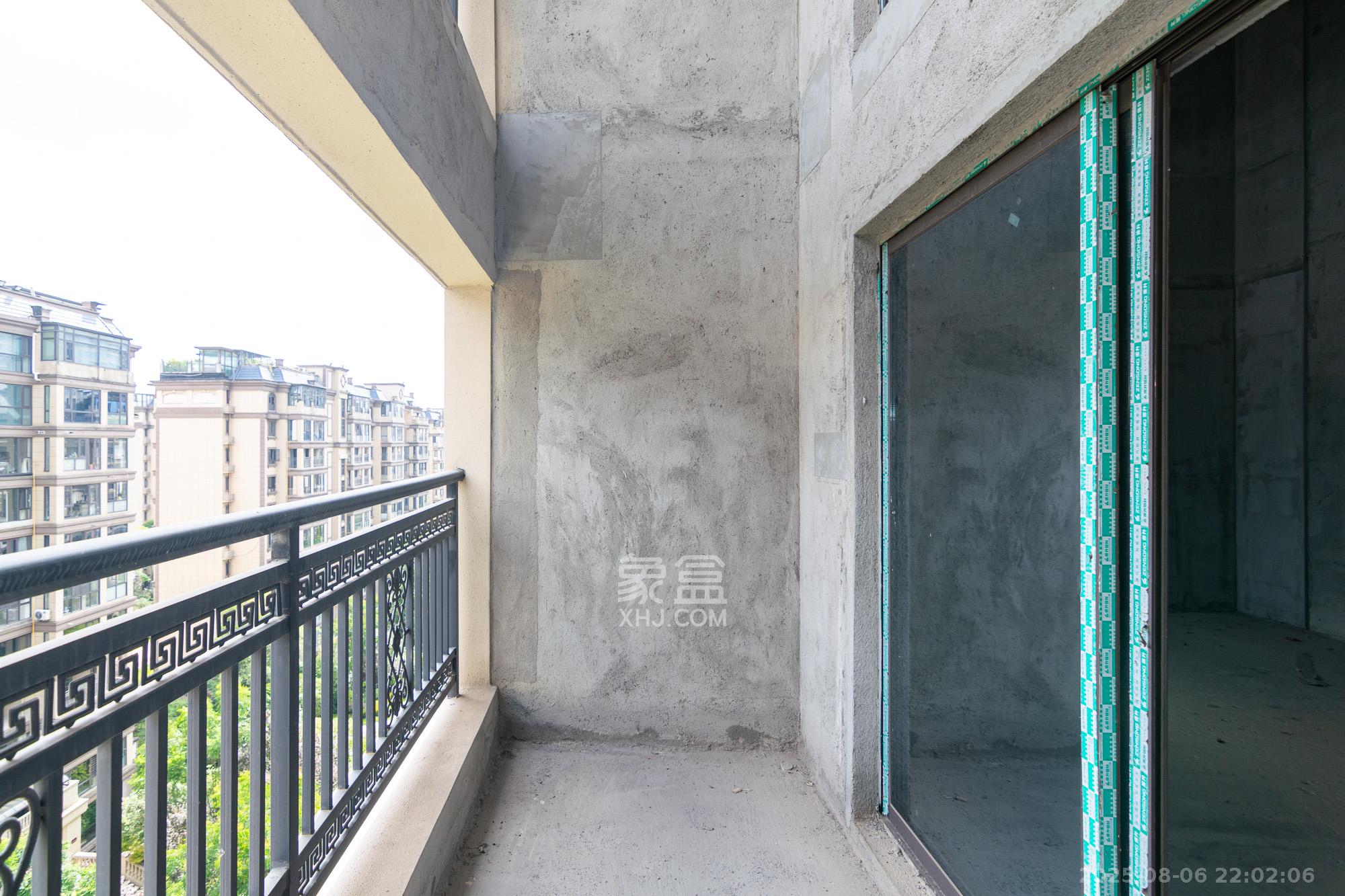 润和山水郡  4室2厅2卫   114.80万阳台