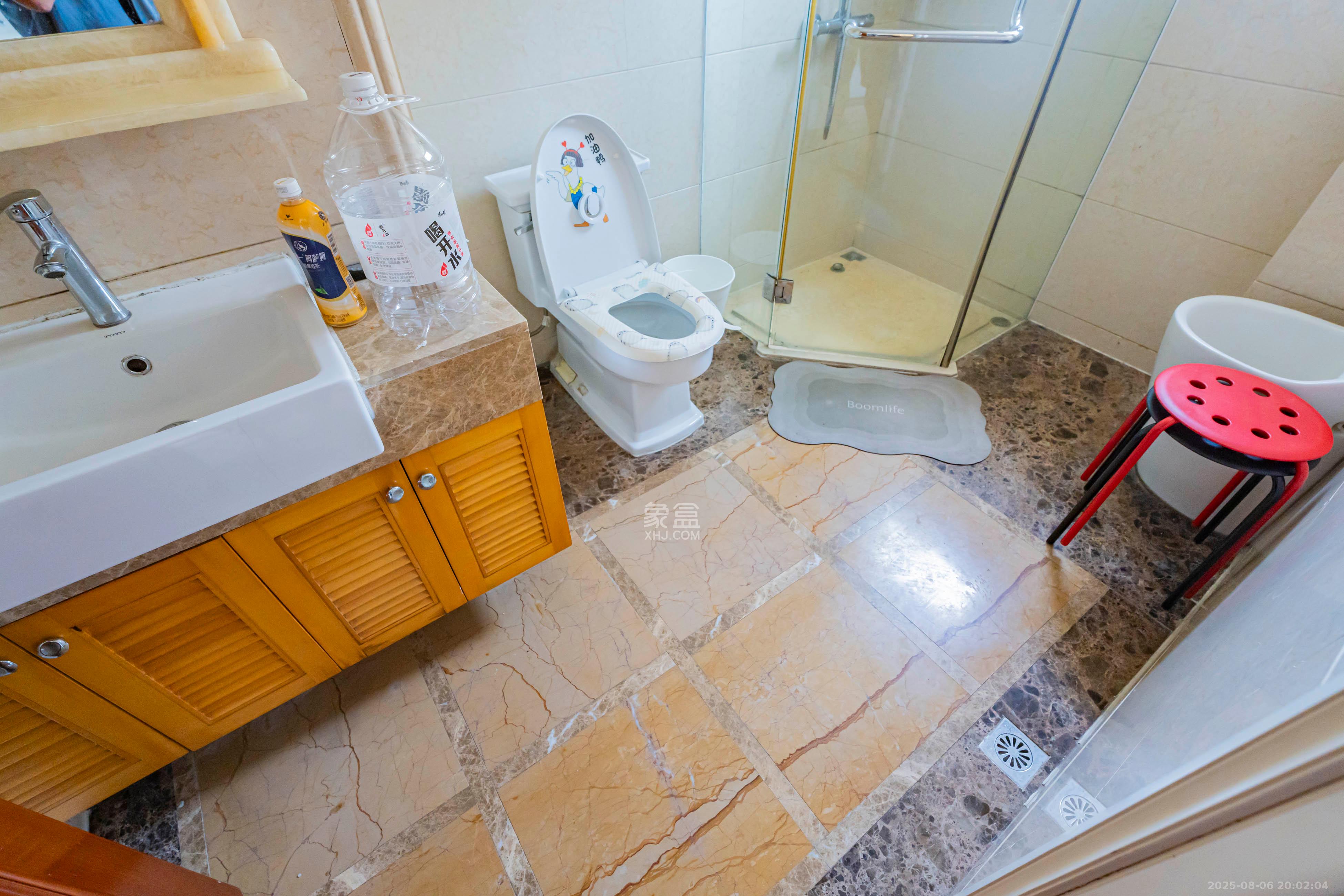 藏珑湖上国际花园  4室2厅2卫    300.0万 藏珑湖上国际花园  4室2厅2卫    300.0万卫生间